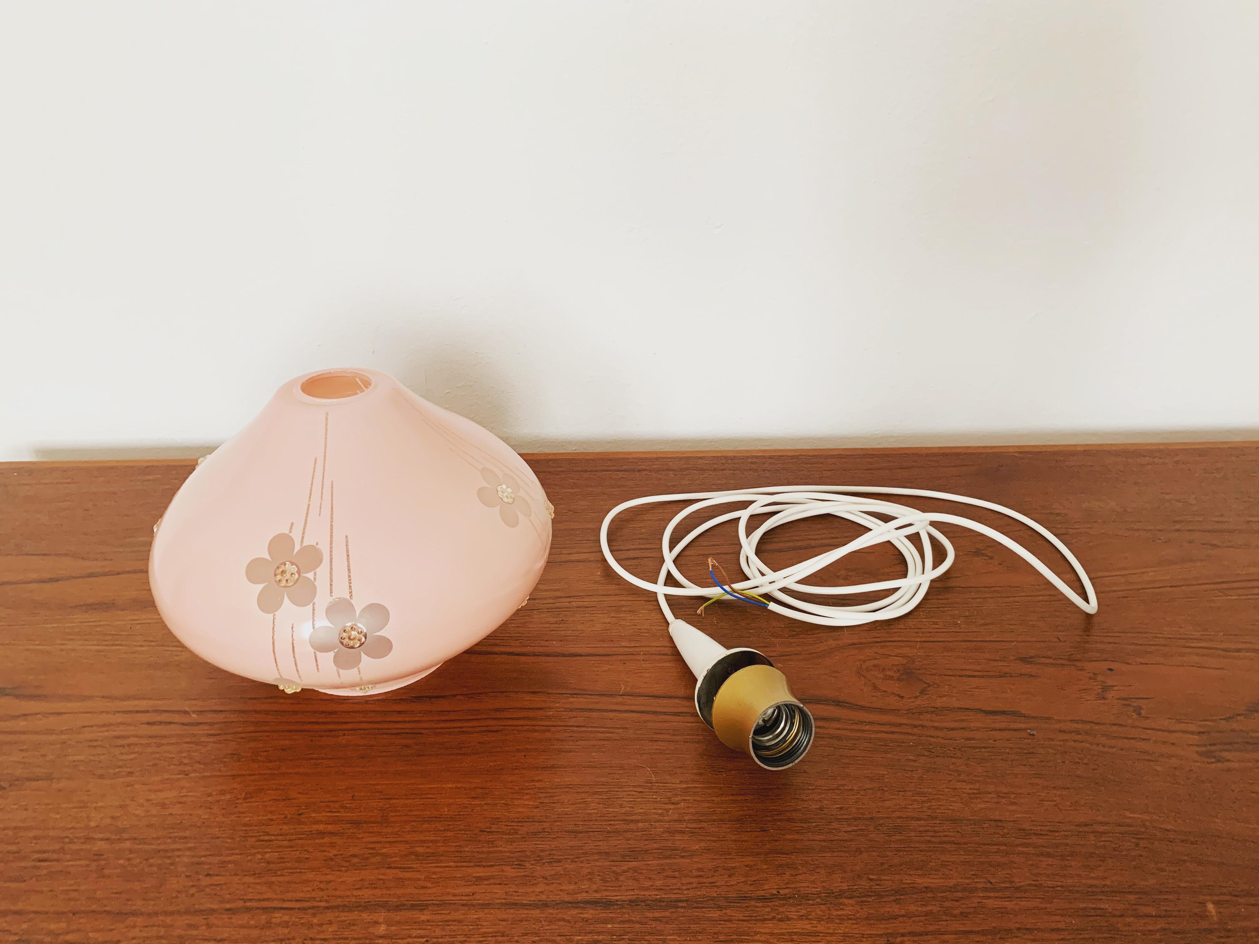 Lampada a sospensione in vetro rosa in vendita 3
