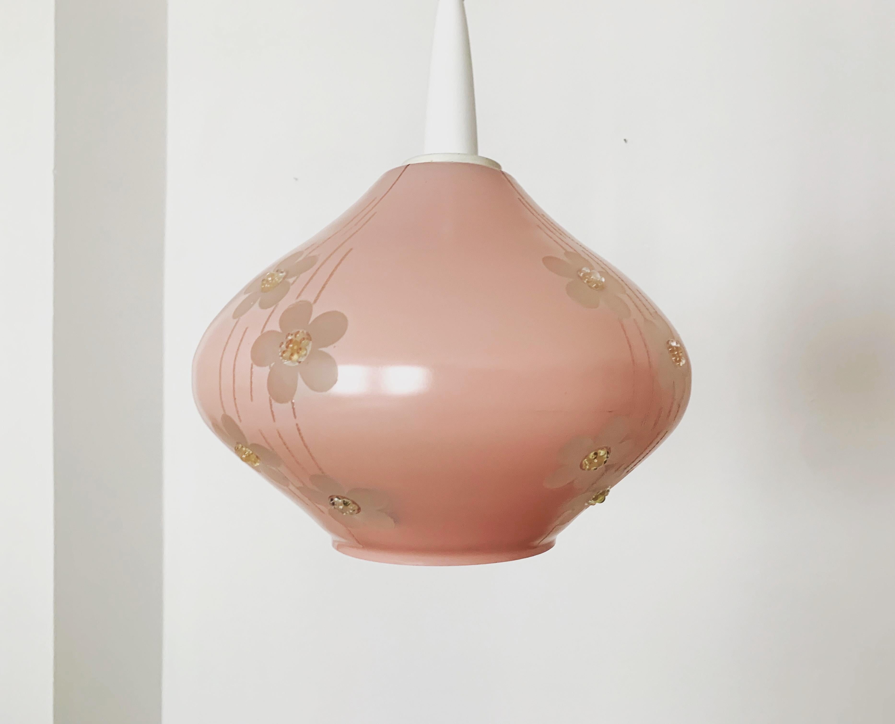 Lampada a sospensione in vetro rosa In condizioni buone in vendita a München, DE