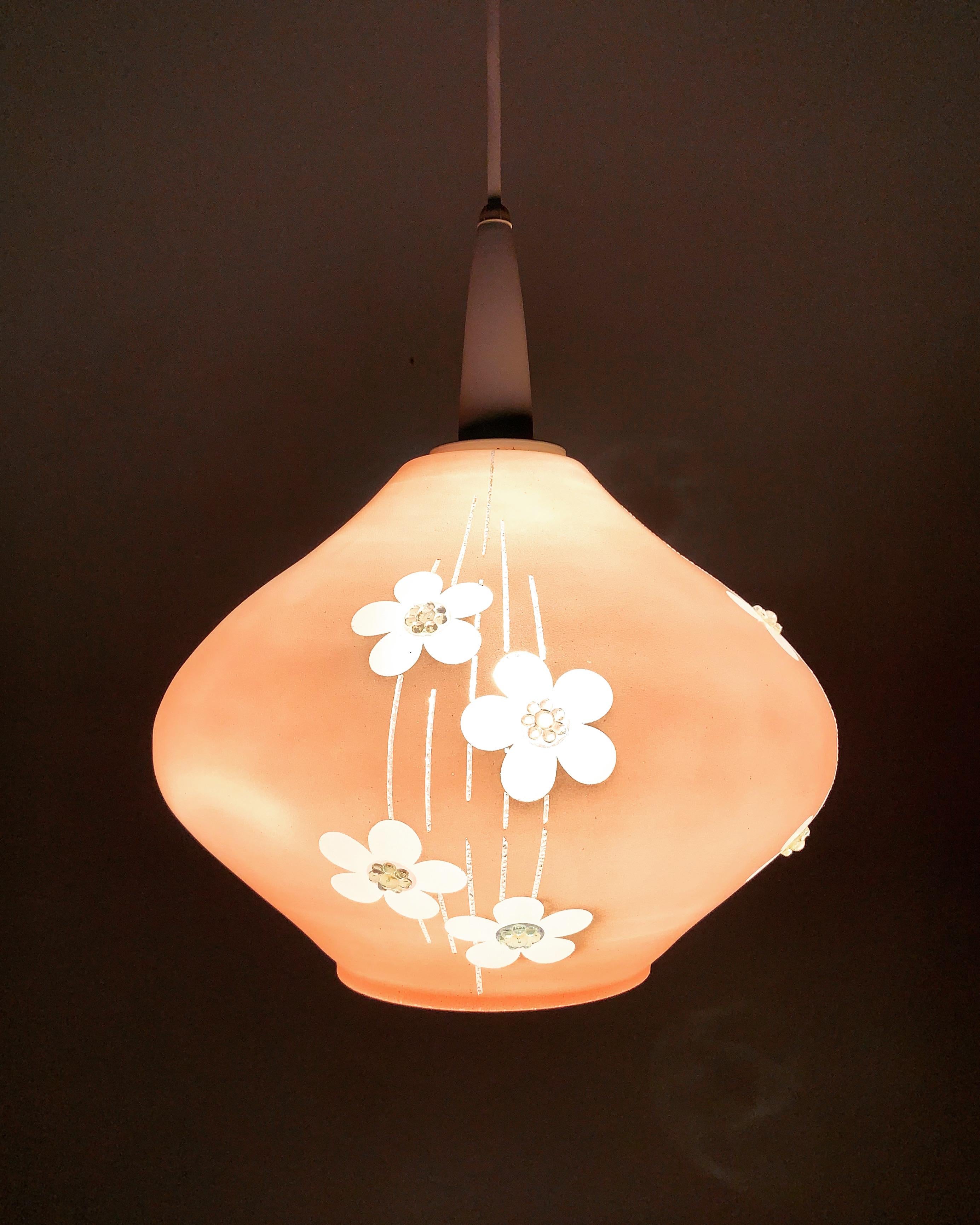 Lampada a sospensione in vetro rosa in vendita 2