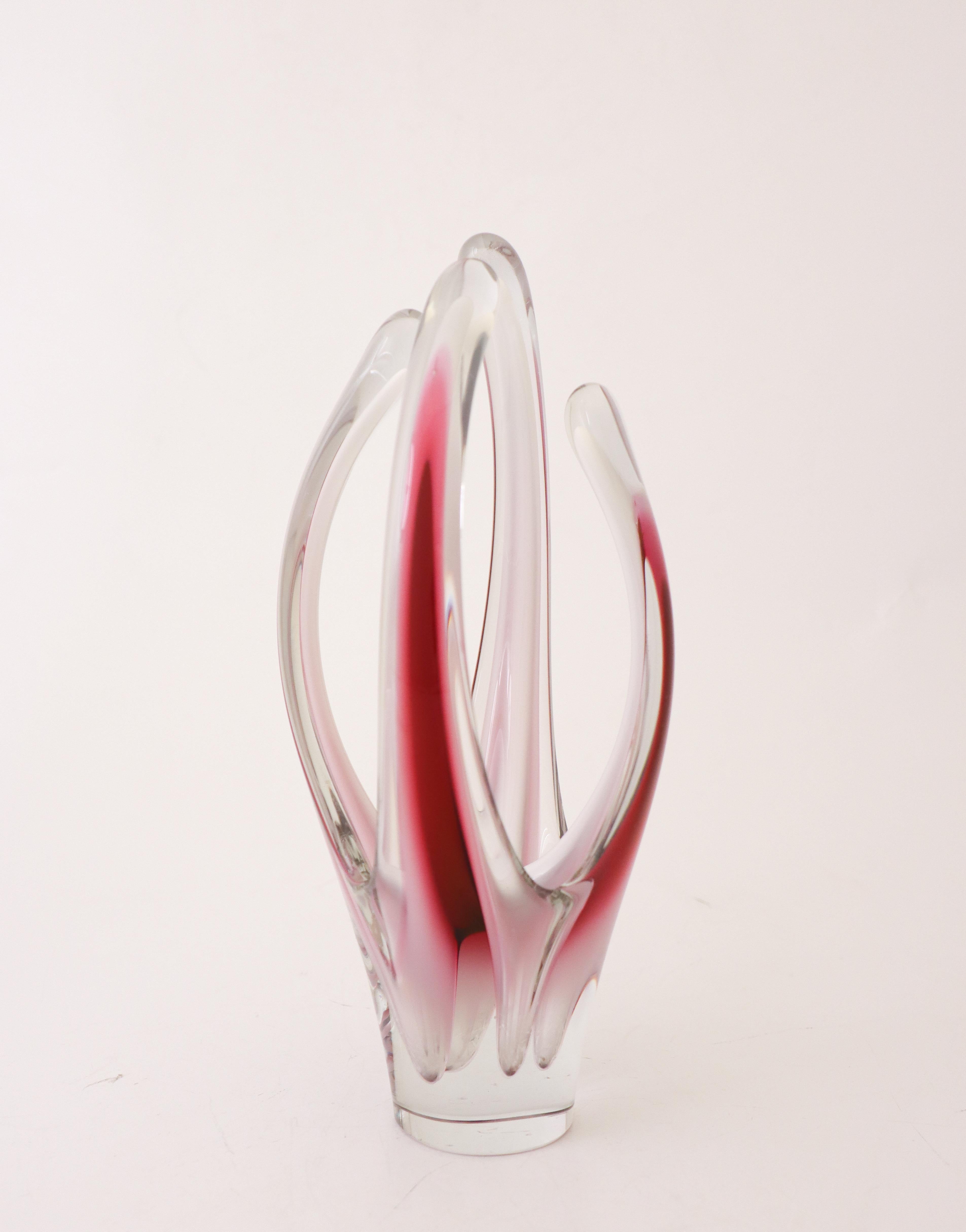 Milieu du XXe siècle Sculpture / Vase en verre rose, Flygsfors Coquille Paul Kedelv, mi-siècle moderne en vente
