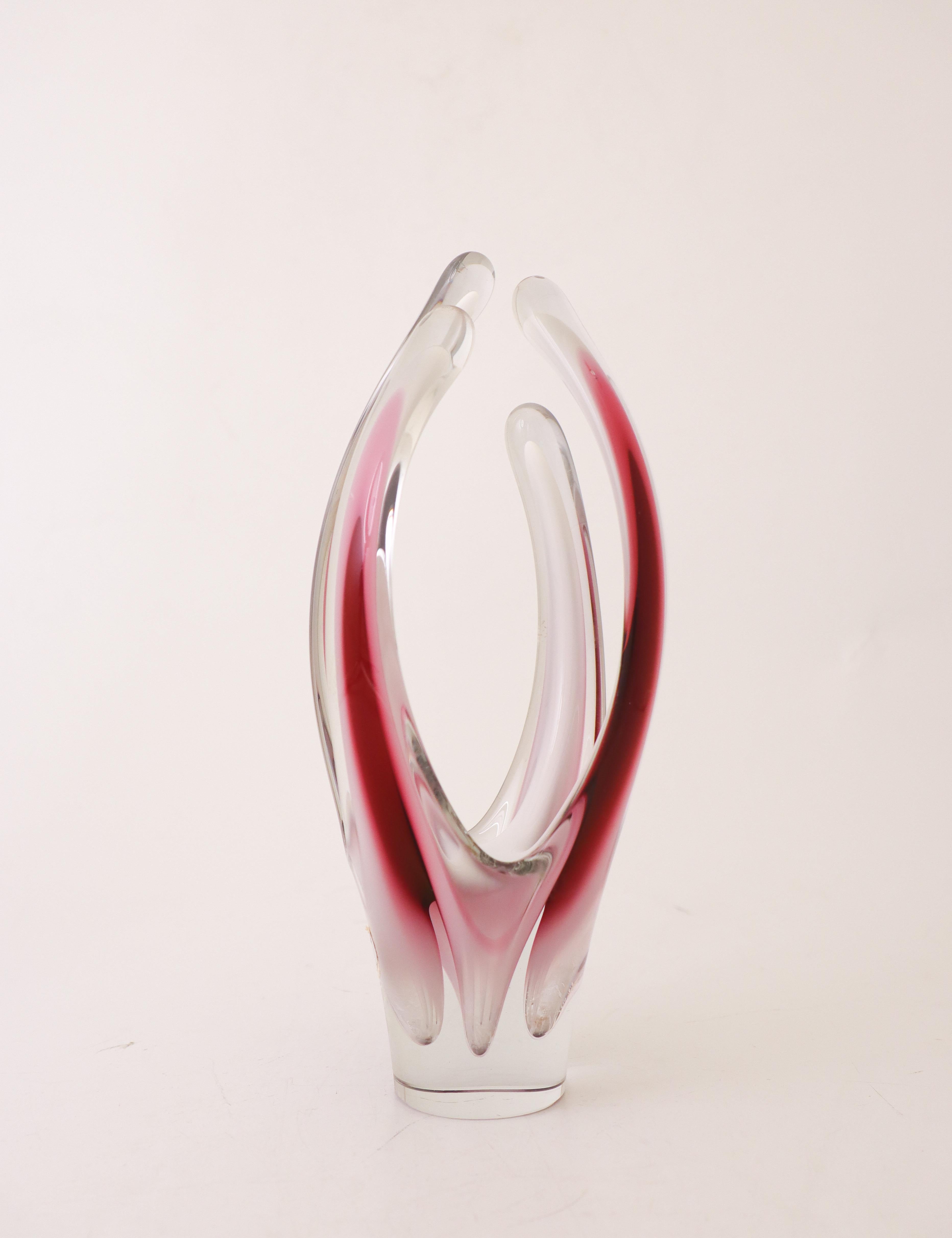 Verre Sculpture / Vase en verre rose, Flygsfors Coquille Paul Kedelv, mi-siècle moderne en vente