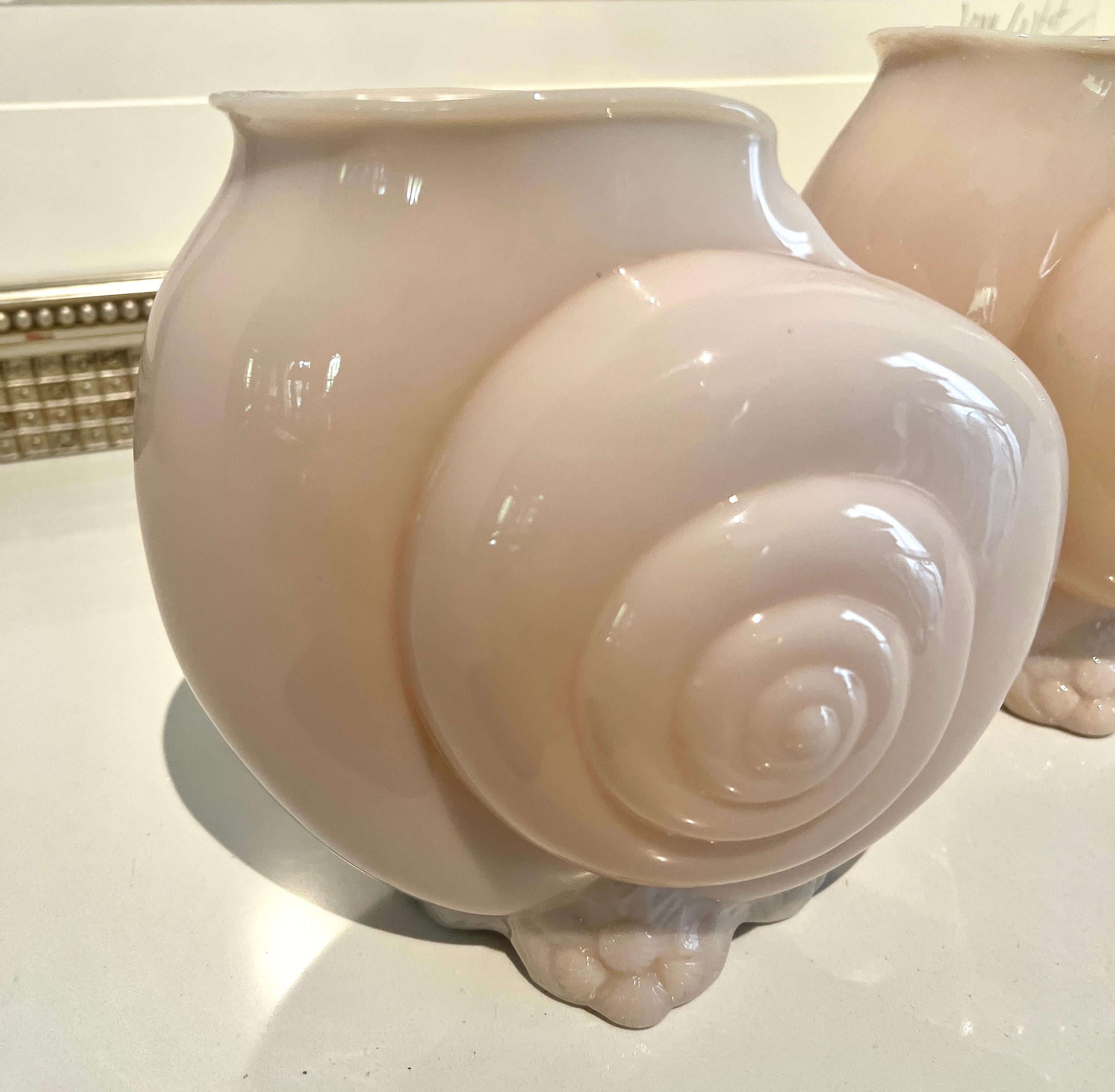 Vasi a conchiglia in vetro rosa In condizioni buone in vendita a Los Angeles, CA
