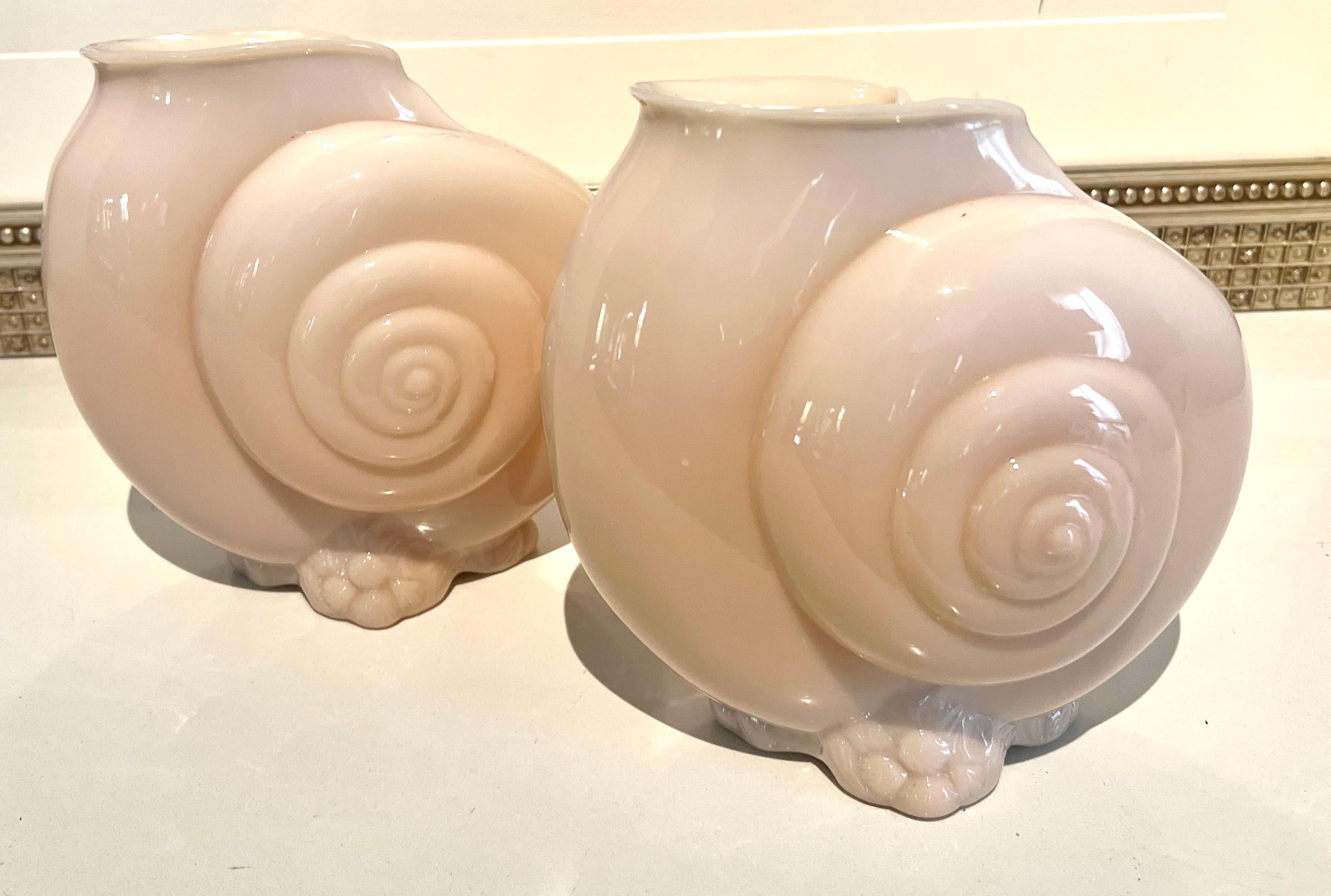 Vasi a conchiglia in vetro rosa in vendita 1