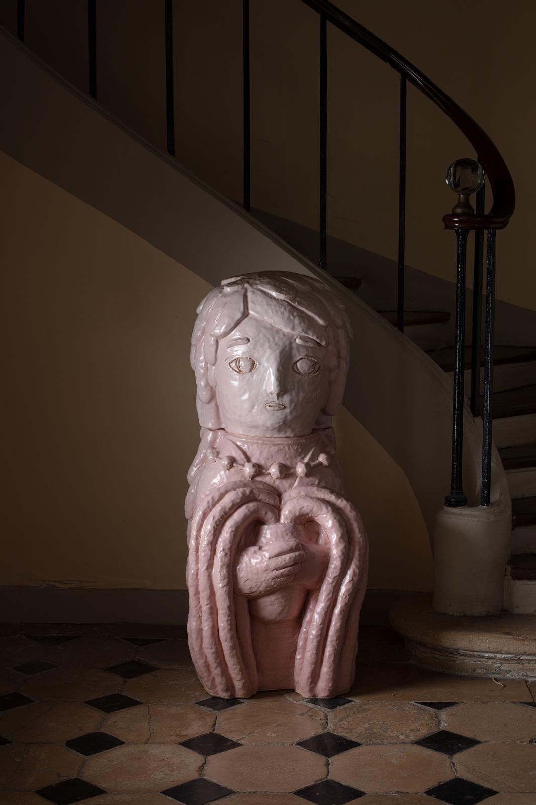Pink glazed stoneware sculpture intitled « La porteuse d’eau » by Laurent Dufour.
Artist signature under the base. 2025.
H : 43.3 x 15.7 inches.