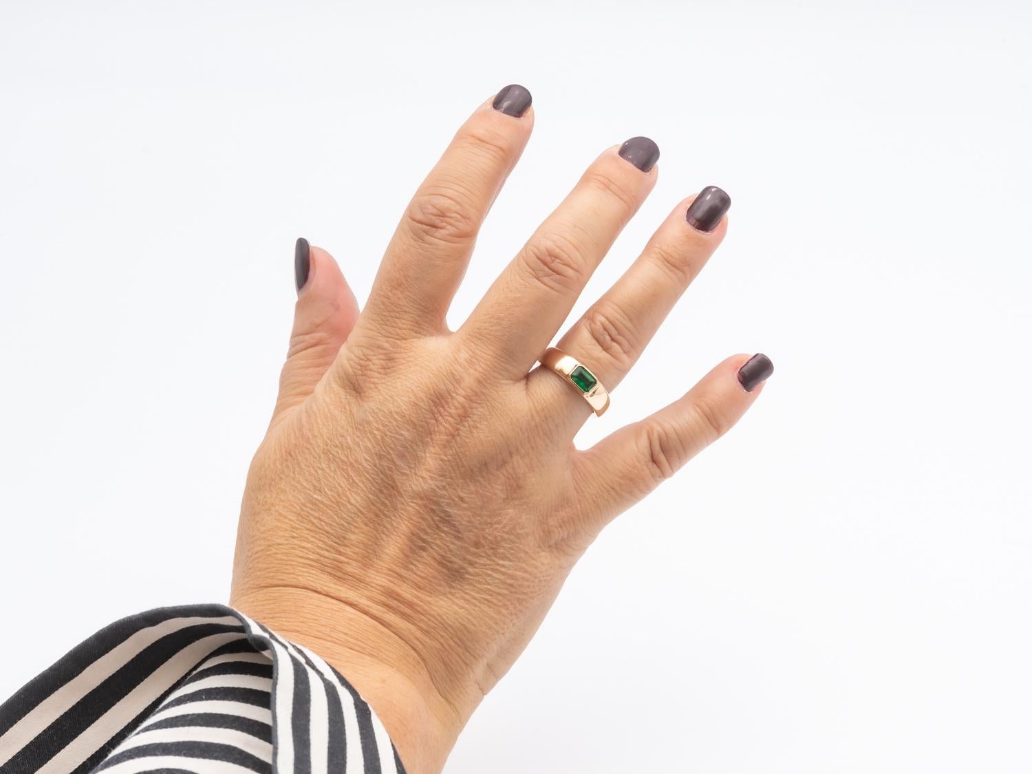 Modern Pink Gold 18 Karat Ring with 0.52 Karat Emerald