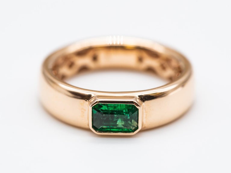 Pink Gold 18 Karat Ring with 0.52 Karat Emerald For Sale at 1stDibs
