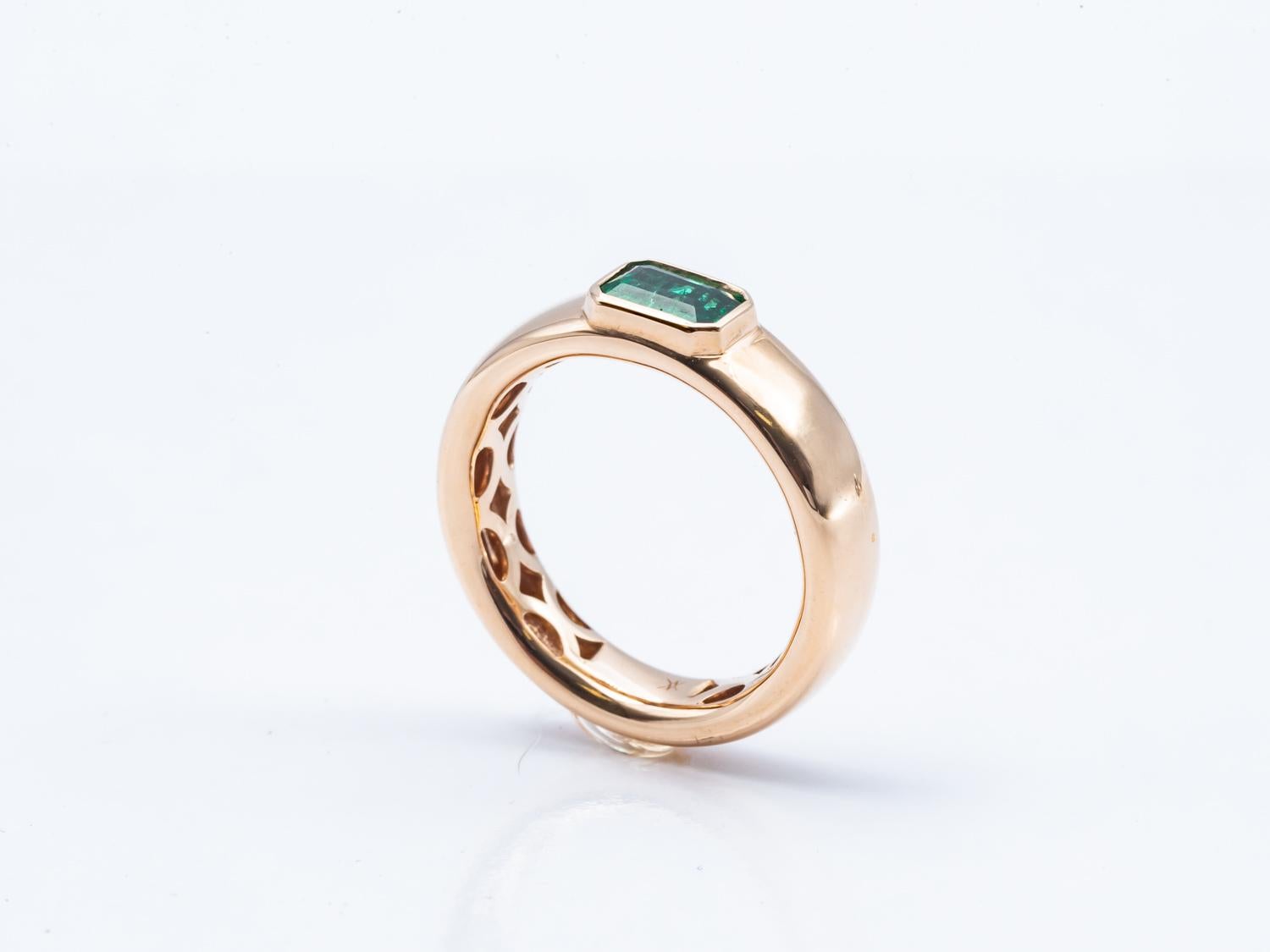 Women's or Men's Pink Gold 18 Karat Ring with 0.52 Karat Emerald