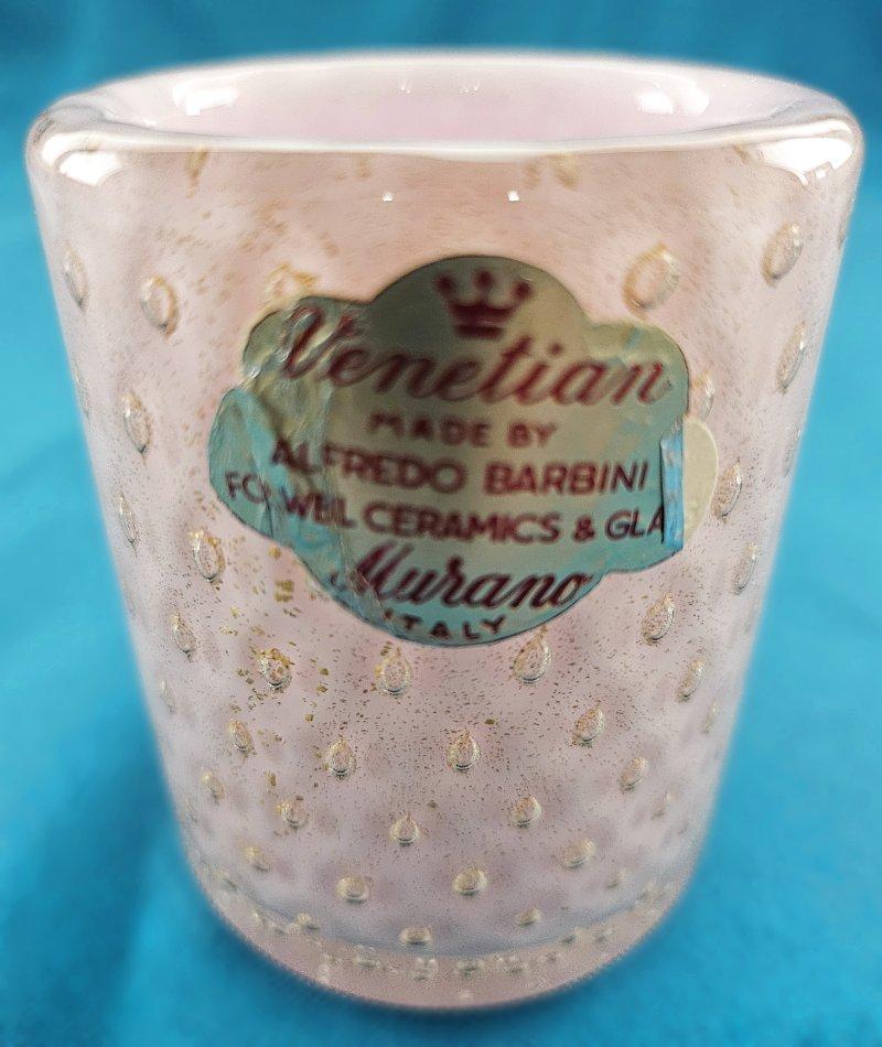 Pink & Gold Alfredo Barbini Murano Glass Bullicante & Polveri Toothpick Vessel. CLOSING SALE
***NOTICE: OUR 1ST DIBS SHOP CLOSES AT THE END OF MAY***
In light pink glass with gold polveri, this little toothpick holder by Maestro Alfredo Barbini