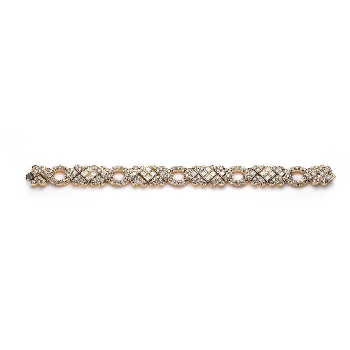 Bracelet in 18kt pink gold set with 240 diamonds 8.01 cts and 30 princess cut diamonds 5.18 cts
