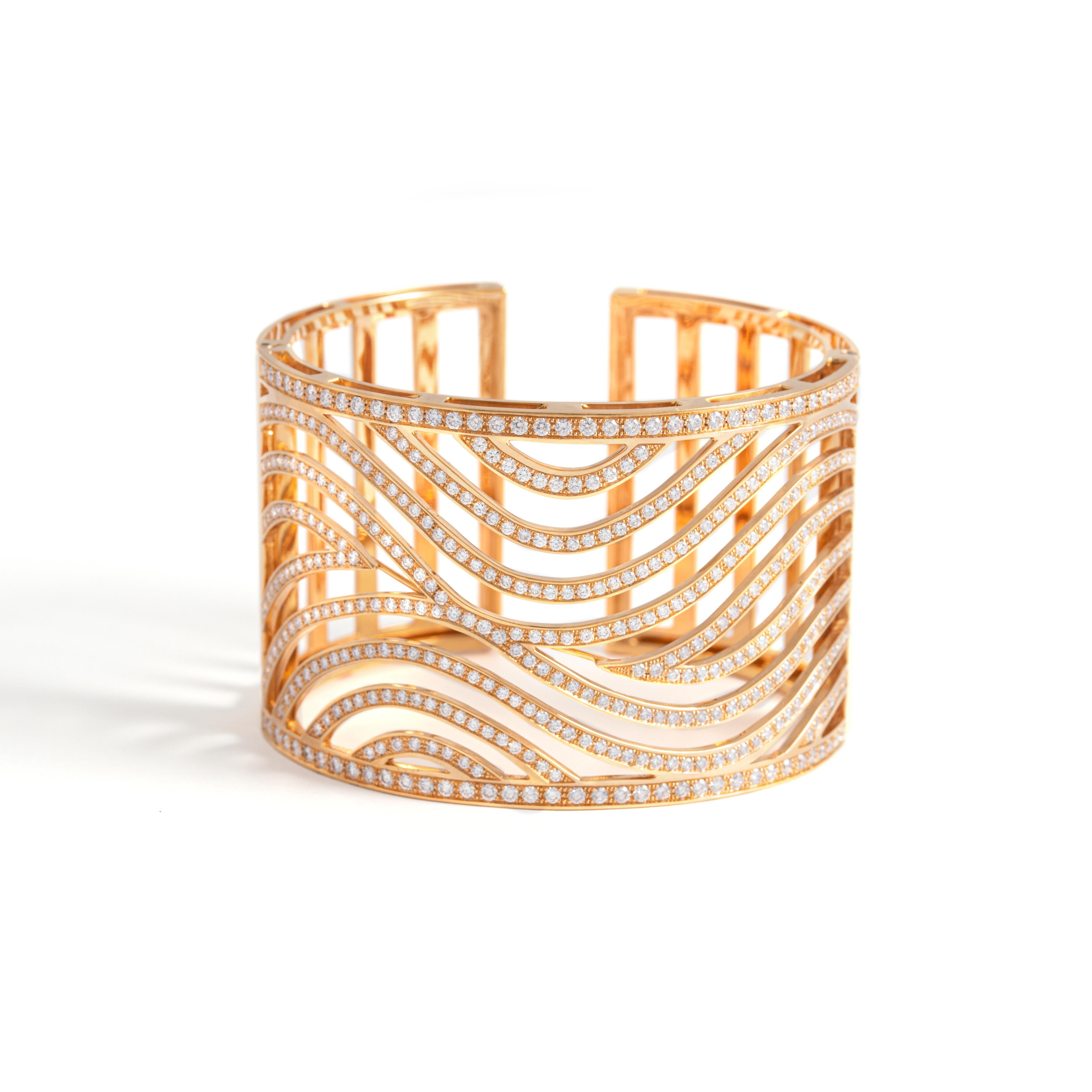 Bangle in 18kt pink gold set with 420 diamonds 6.08 cts

Inner circumference: Approximately 16.64 centimeters ( 6.55 inches)

Total weight: 92.96 grams.

Width on the top: 4.20 centimeters ( 1.65 inches).

