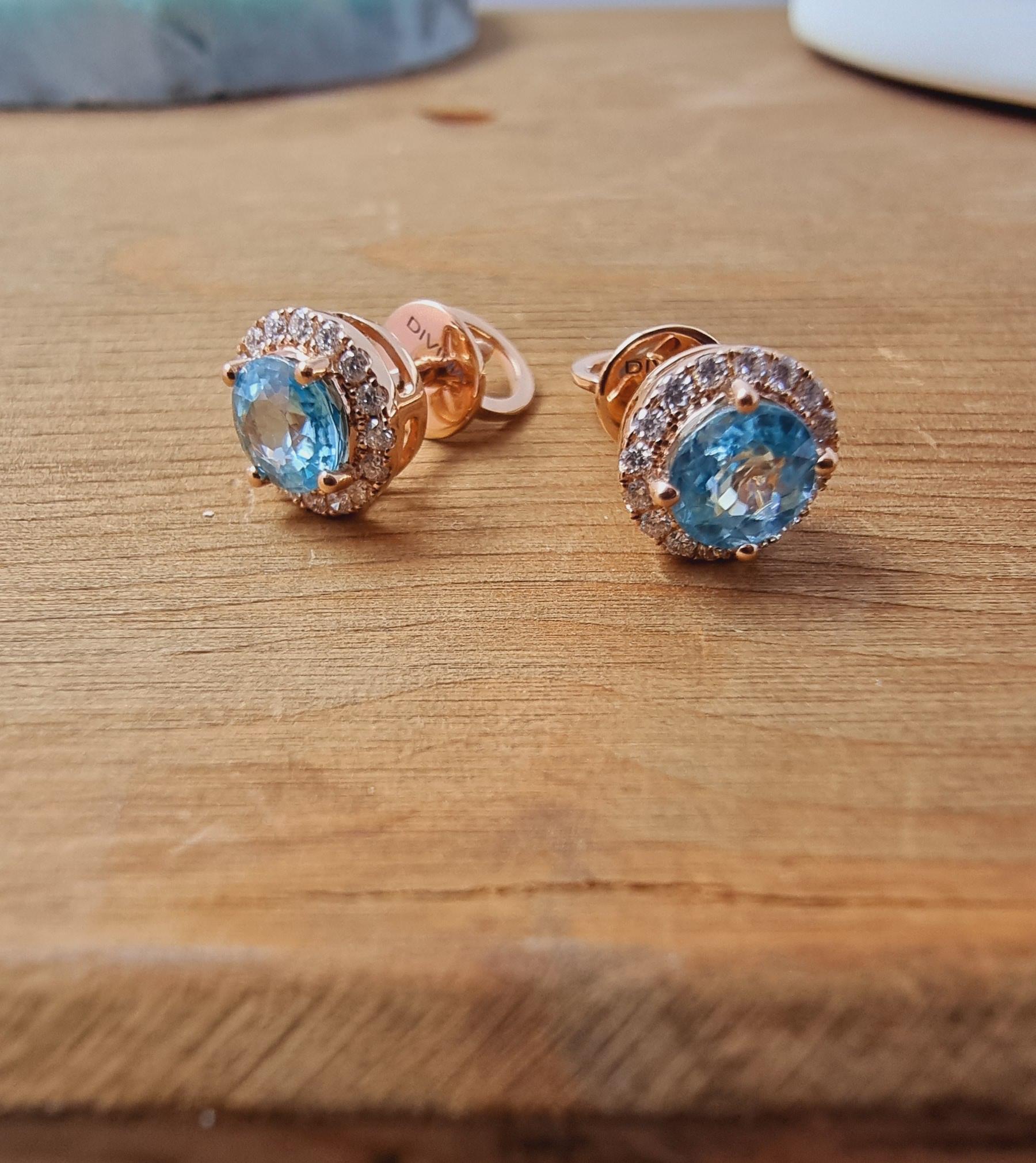 Pink Gold Earring Studs with White Diamonds and Light Blue Natural Zircon In New Condition For Sale In ประเวศ, TH