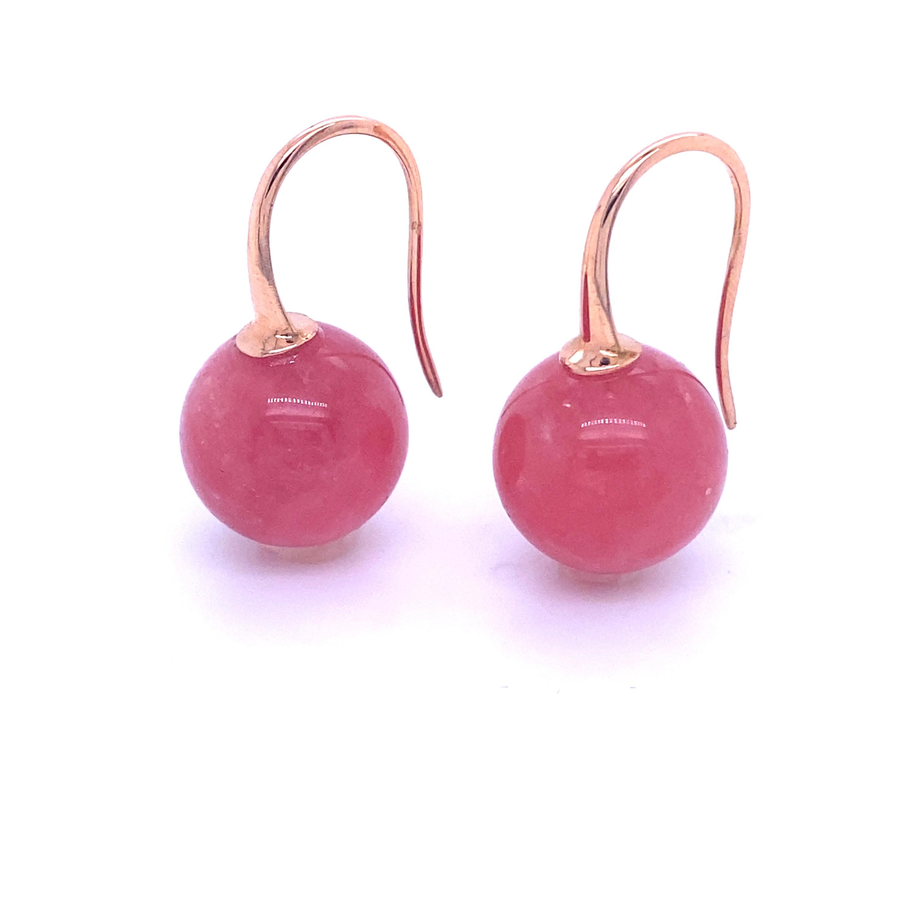 Pink Gold Earrings with Rhodocrosite 
French Collection by Mesure et Art du Temps.

Cute 18 Carat pink gold earrings accompanied by a rhodochrosite. The earring measures 2.7 cm in length and 1.8 cm in width. The weight of the earring is 12.9 grams