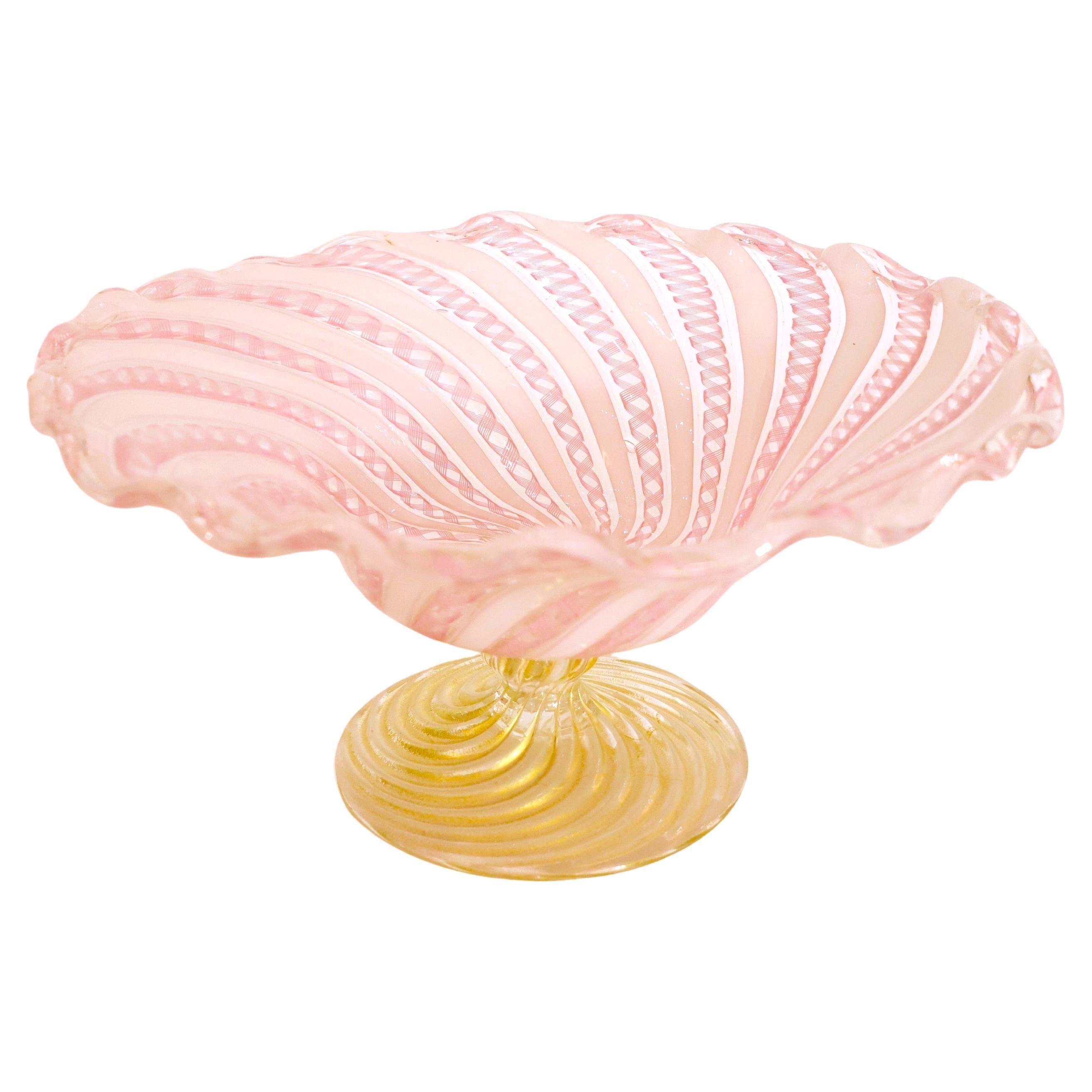 Centrotavola/ciotola Latticino in vetro di Murano rosa e oro con bordo smerlato in vendita