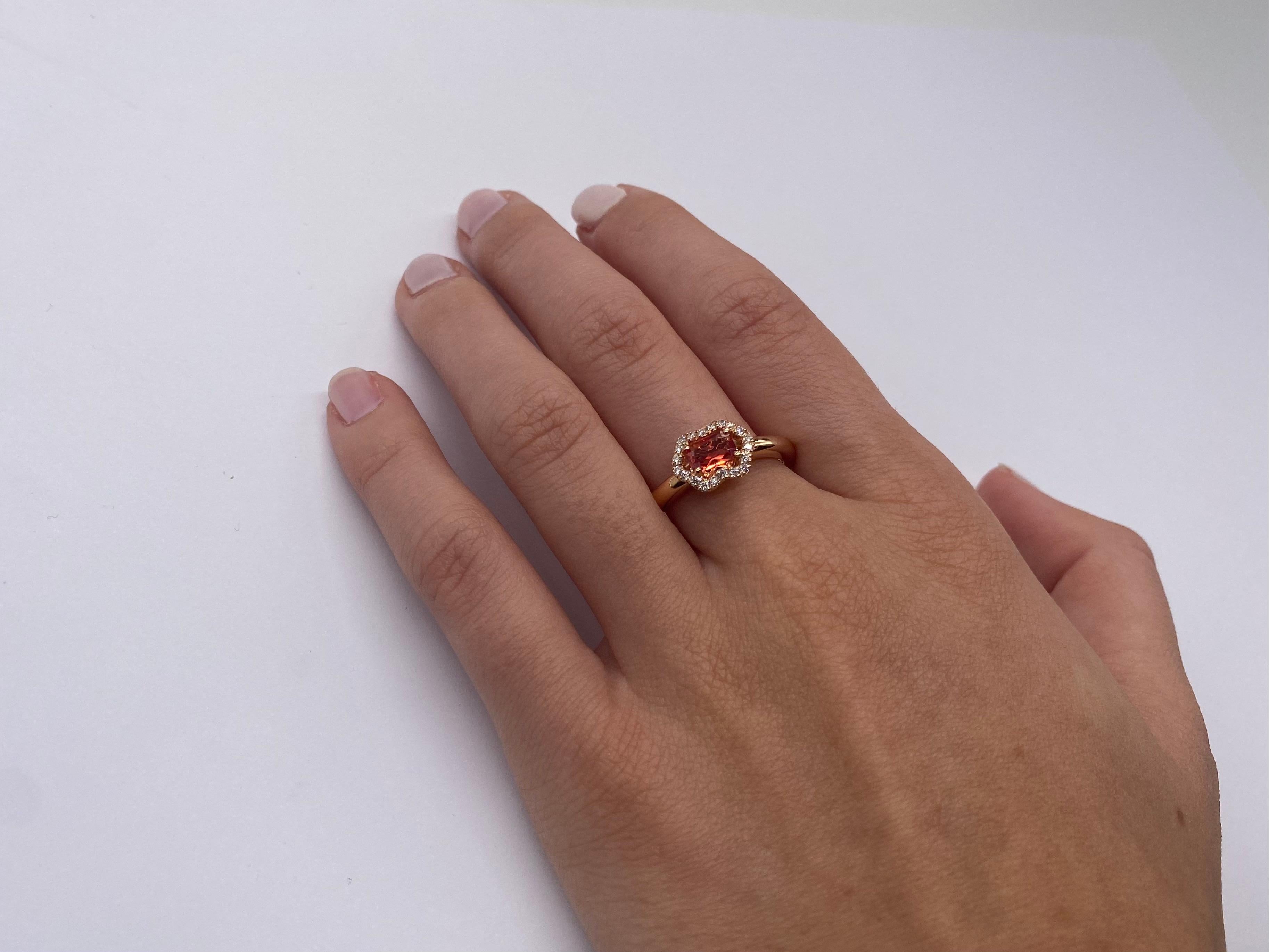 Ring aus rosa Roségold mit orangefarbenem Saphir, umgeben von Diamanten im Zustand „Neu“ im Angebot in Vannes, FR