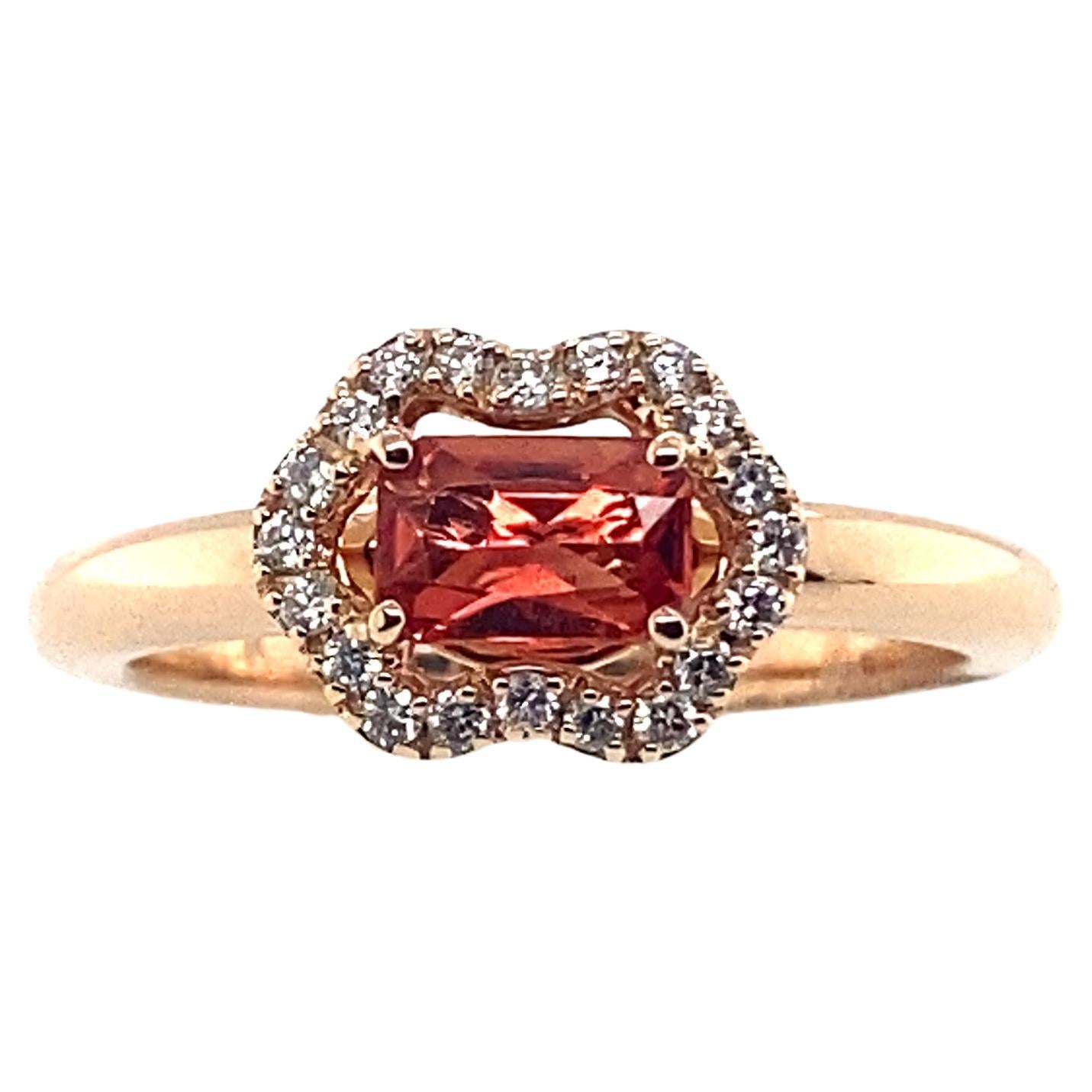 Ring aus rosa Roségold mit orangefarbenem Saphir, umgeben von Diamanten im Angebot