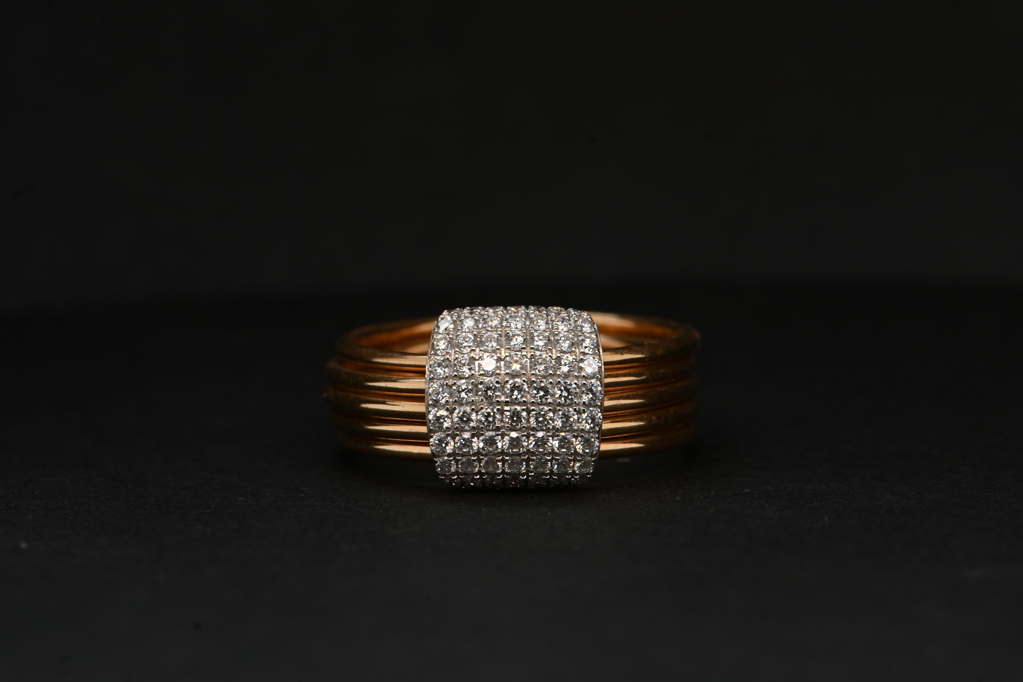 This 18-carat rose gold ring is distinguished by its elegance and finesse. Adorned with brilliant-cut diamonds in F/G color, totaling 0.550 carats, it sparkles with a thousand fires. Weighing 6.47 g, this 52-cut ring is composed of five fine, mobile