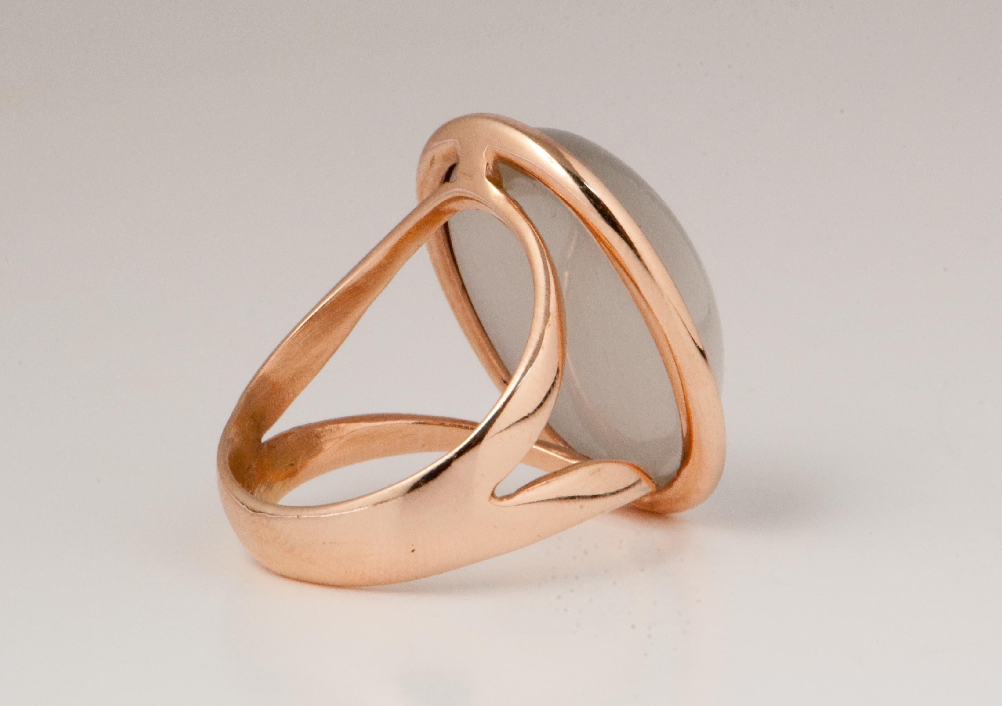 Oval Cut Pink Gold Ring Surmounted by a Grey Quartz Shape Cabochon