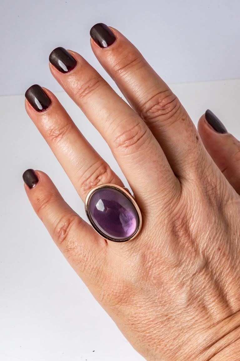 Contemporary Pink Gold Ring Surmounted by a Natural Amethyste and Nacre Shape Cabochon