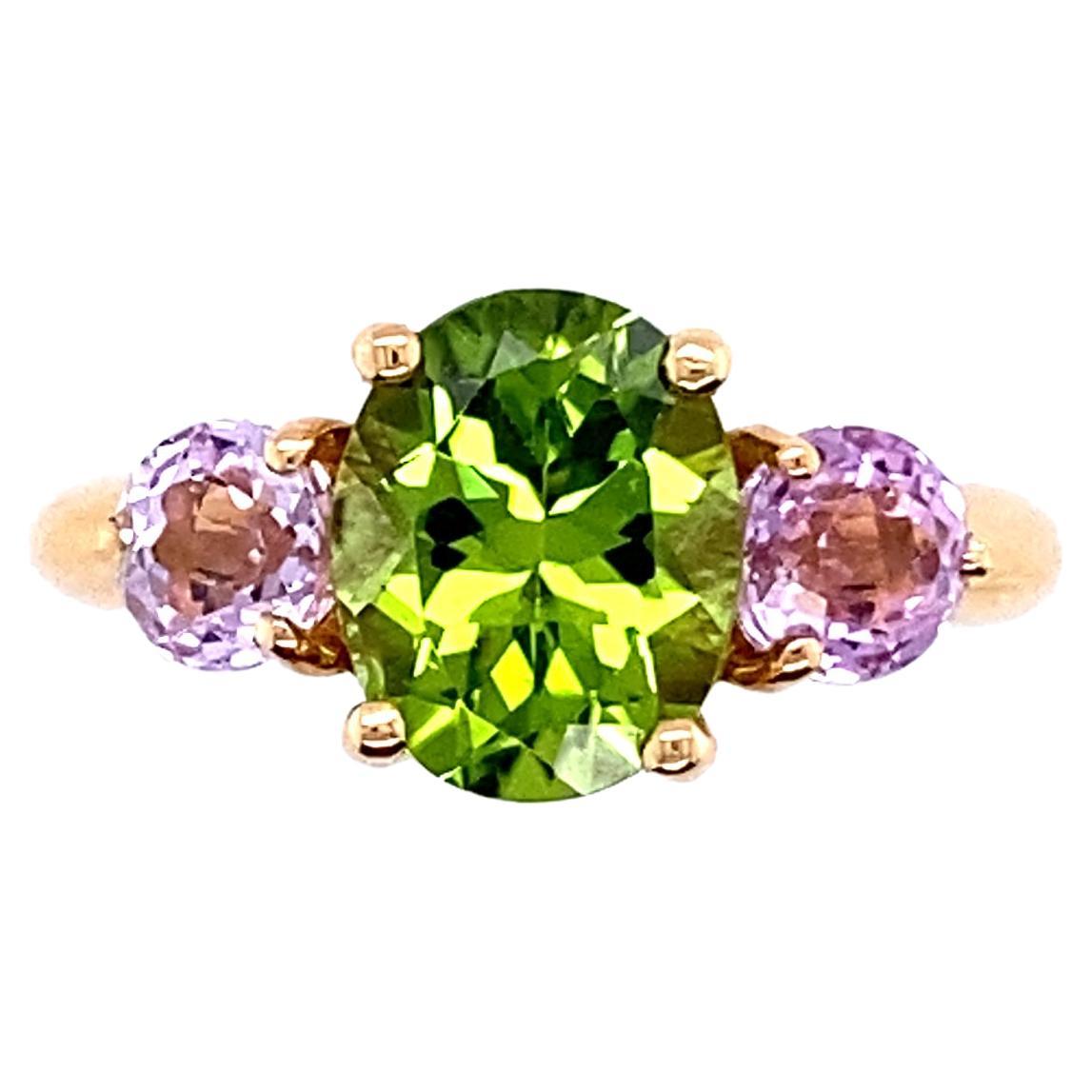 Pink Gold Ring Surmounted by a Peridot Accompanied by Two Kunzites
