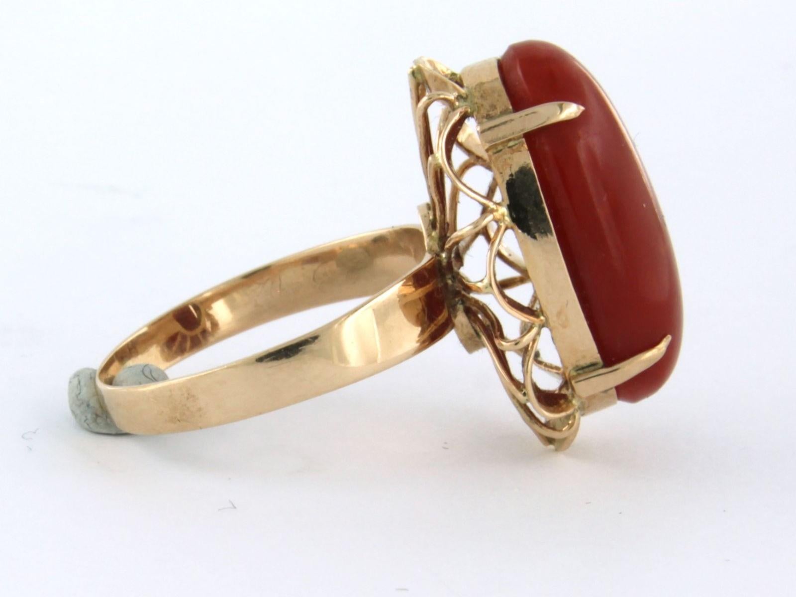 Pink gold ring with corallium rubrum 4.9 grams 10k gold In Excellent Condition For Sale In The Hague, ZH