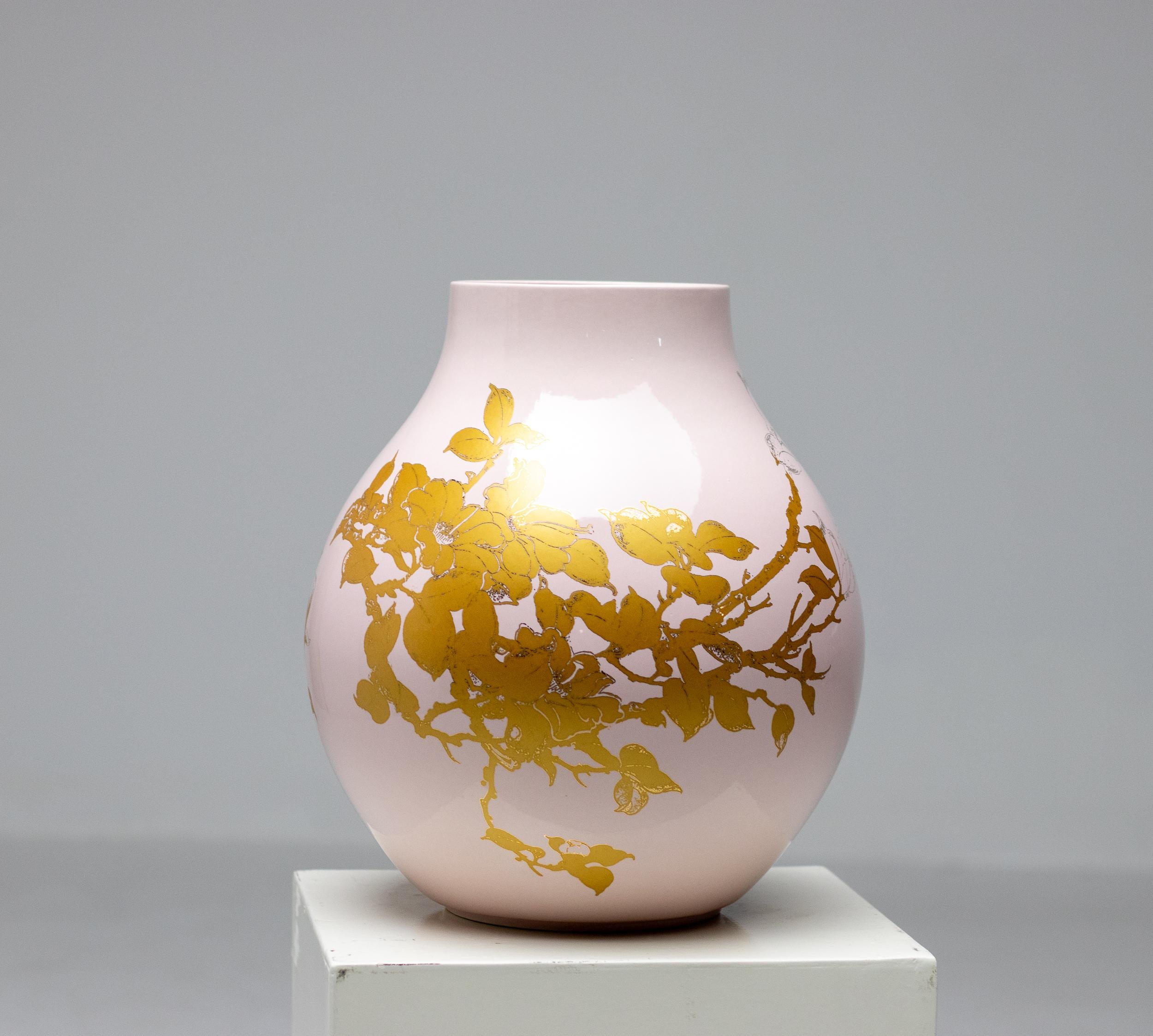 Limited edition Hella Jongerius Pink & Gold Vase of the 2005 PS Jonsberg Collection for Ikea.
This vase is semi-handmade and is included in many museum collections, including Hertogenbosch from the Stedelijk Museum and Stedelijk Museum Amsterdam. It