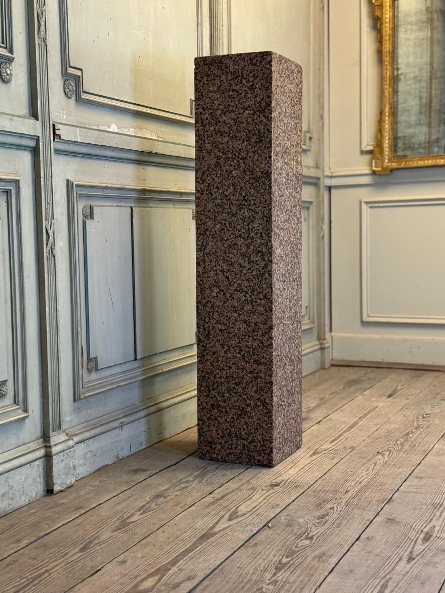 Pink granite base, circa 1940 In Excellent Condition For Sale In Honnelles, WHT