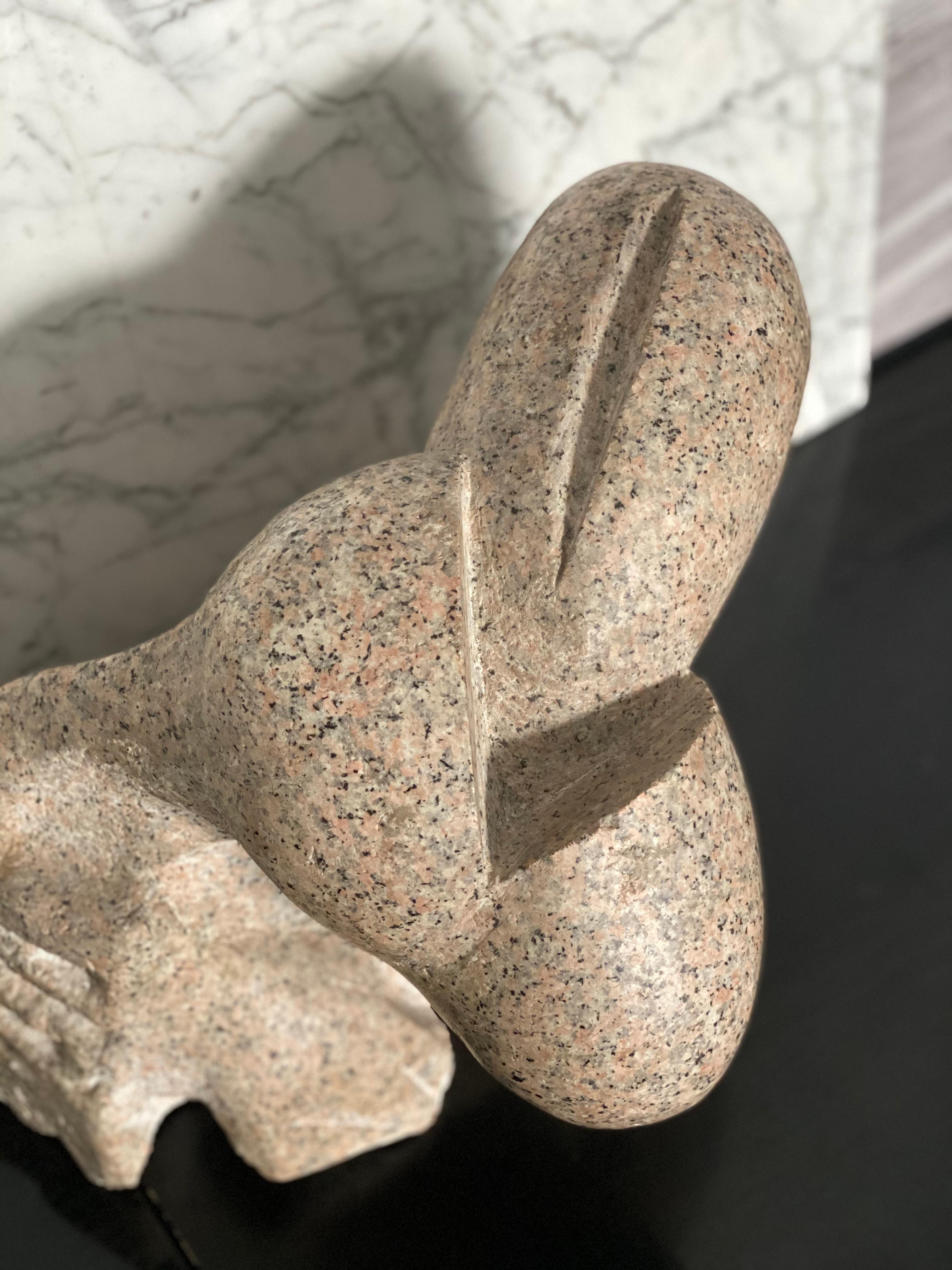 Granit Sculpture en granit rose d'Aldo Flecchia en vente