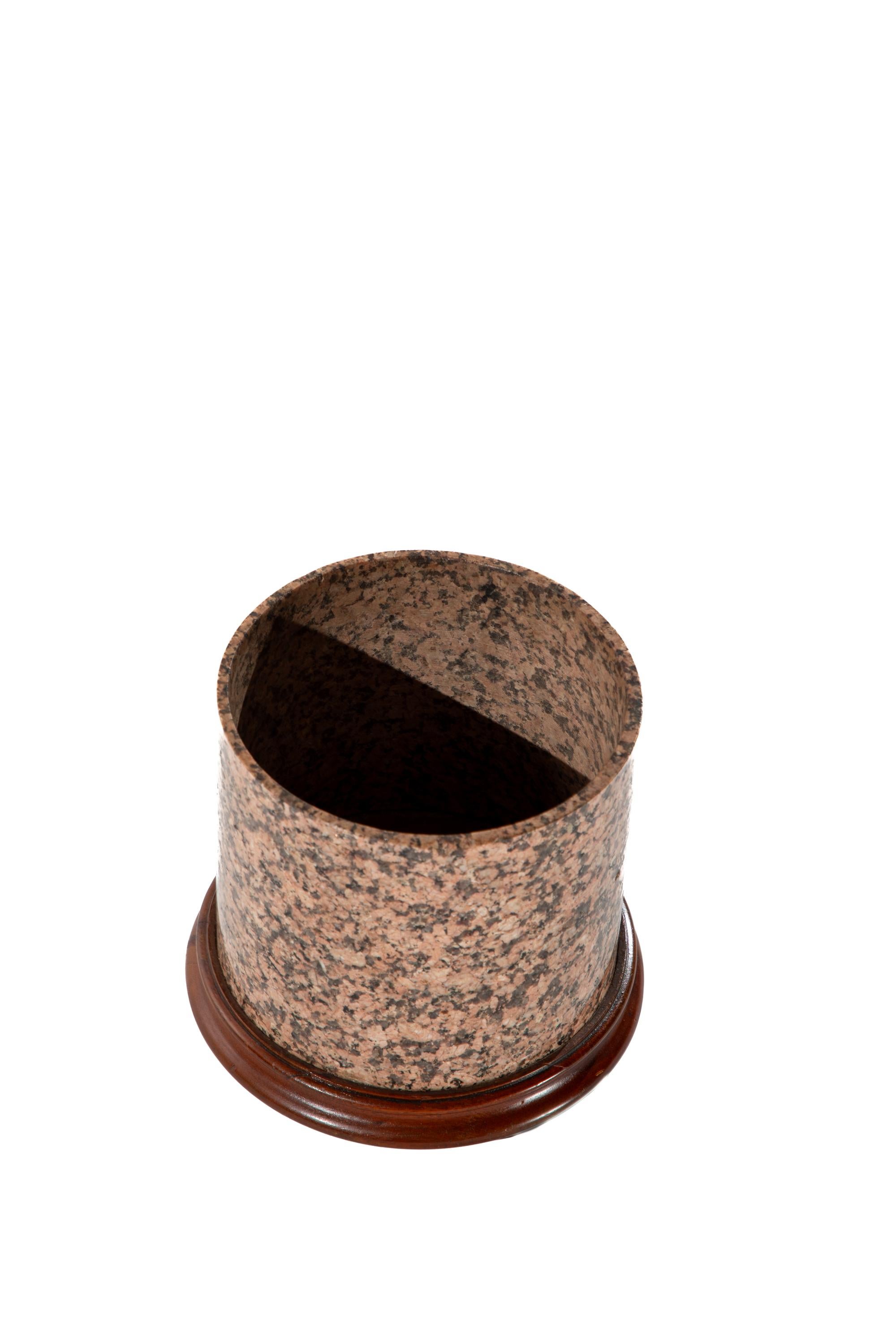 Granito Vaso in granito rosa in vendita