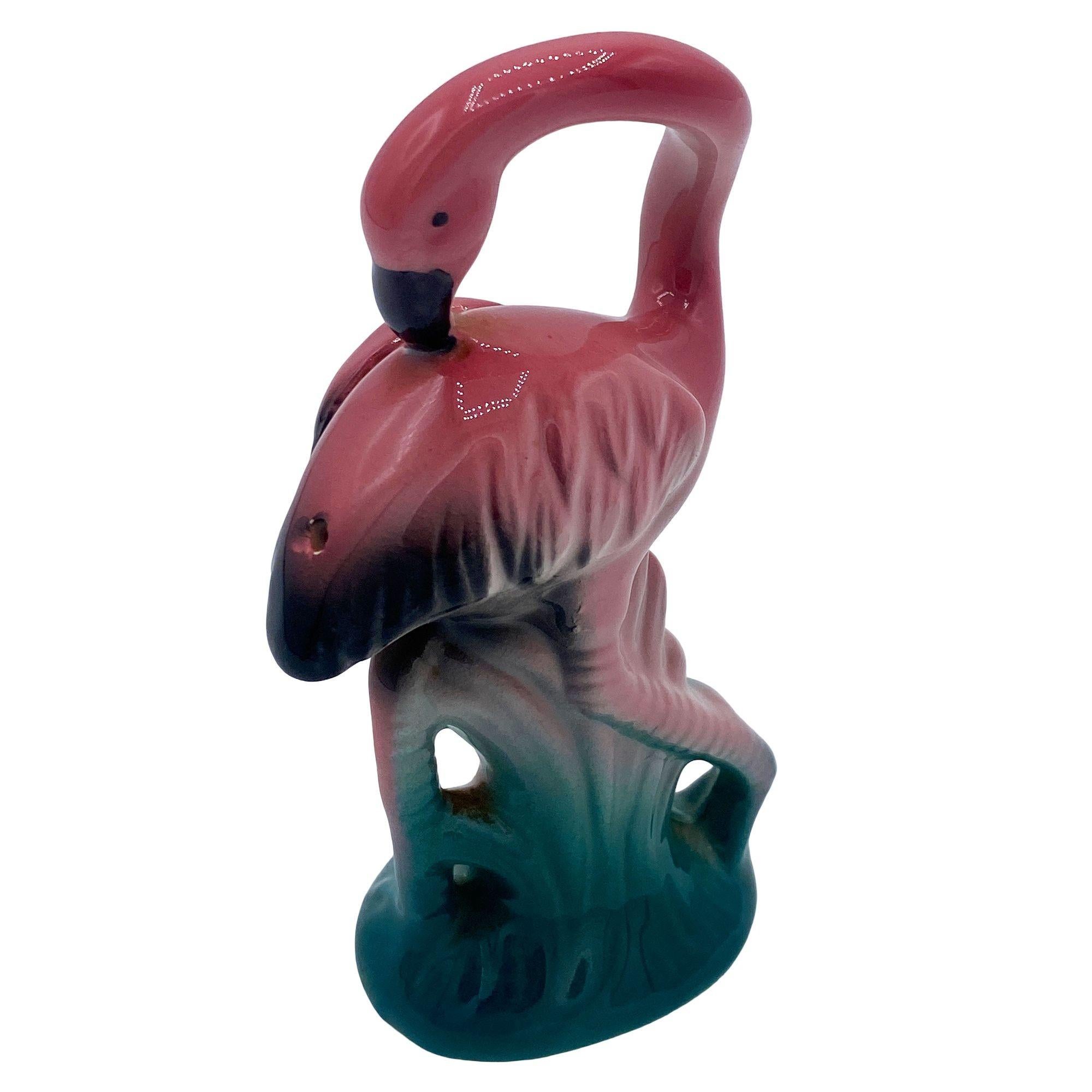 Pink & Green Flamingo Ceramic Tabletop Matching Salt & Pepper Shaker Set In Excellent Condition For Sale In Van Nuys, CA