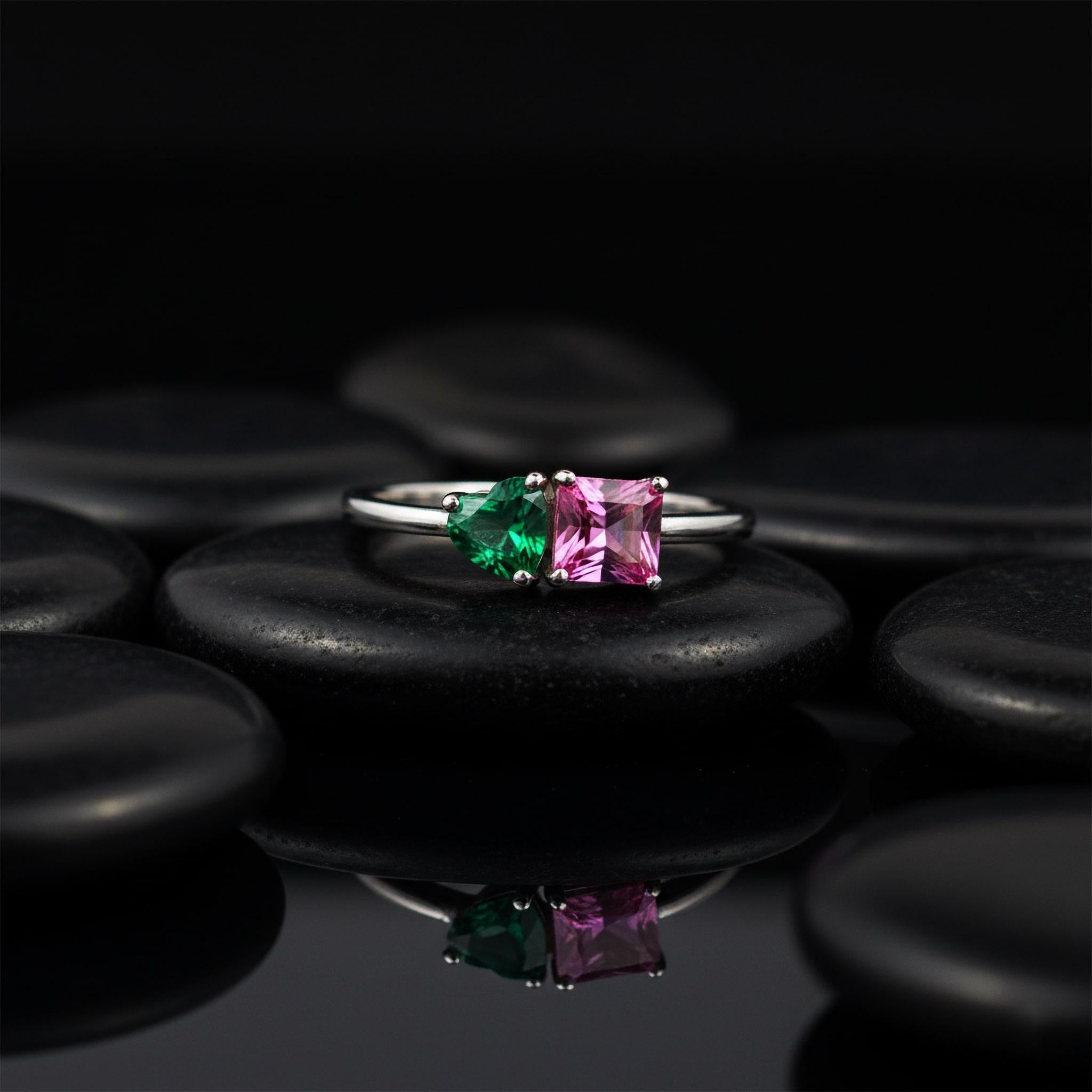 Im Angebot: Rosa Grüne Edelsteine 14K (oder 18k auf Anfrage) Weißgold Ring () 3