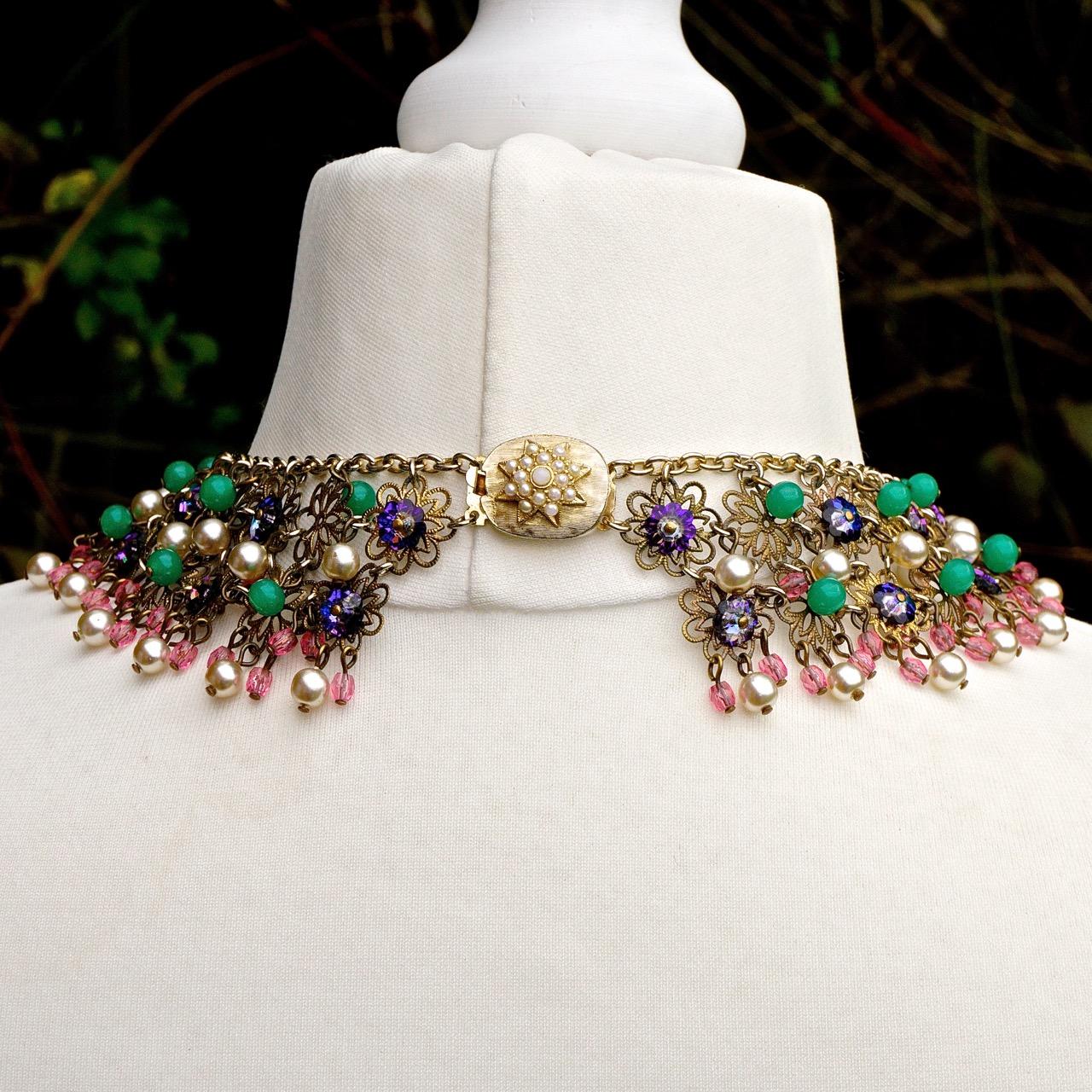 Pink Green Purple Glass Beads Faux Pearl Filigree Collar Necklace circa 1950s In Good Condition For Sale In London, GB