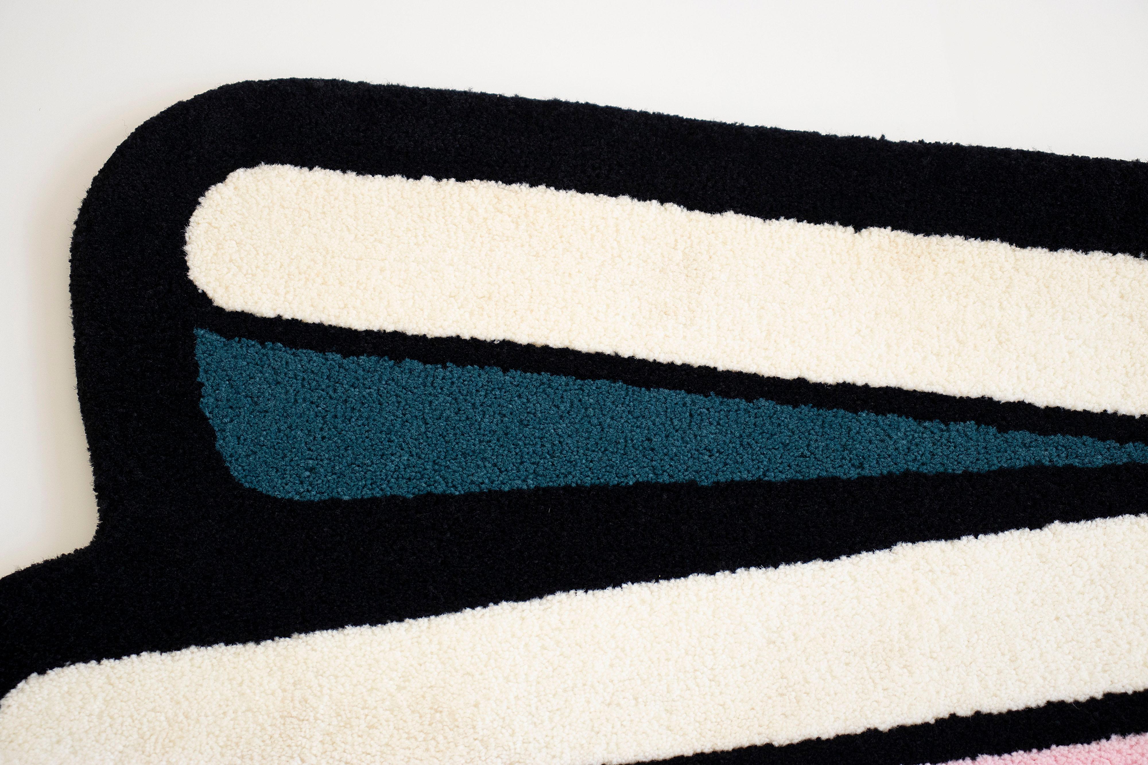 Rosa, grüner, weißer und schwarzer Zigzag-Teppich aus der Graffiti-Kollektion von Paulo Kobylka im Angebot 8