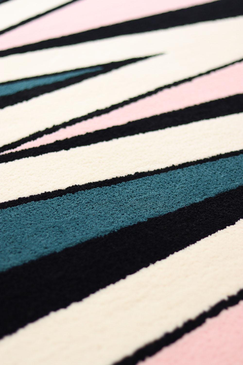 Rosa, grüner, weißer und schwarzer Zigzag-Teppich aus der Graffiti-Kollektion von Paulo Kobylka im Angebot 10