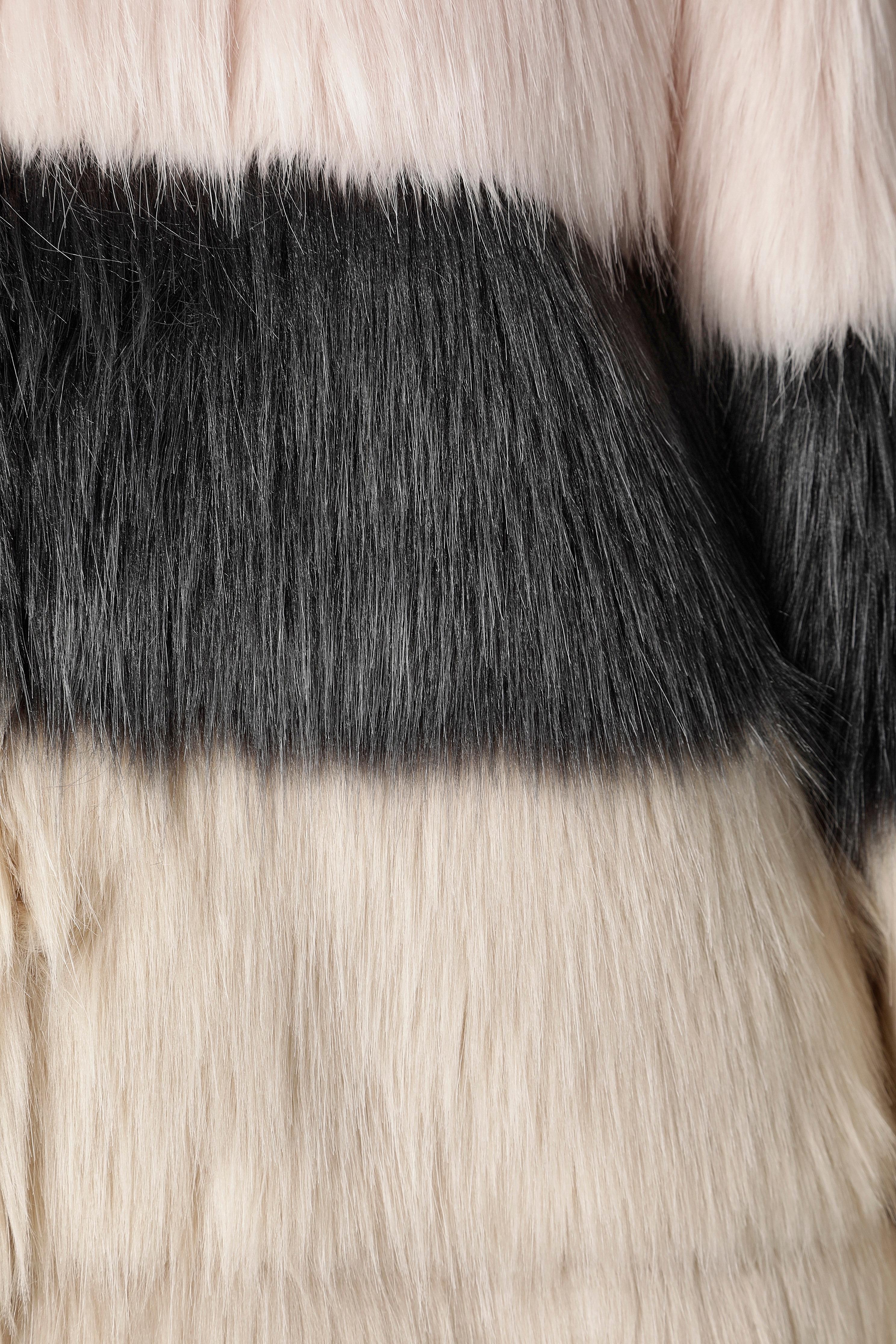 Rosa, grau und beige Kunstfelljacke SILVIAN HEACH Neu mit Etikett (Beige) im Angebot