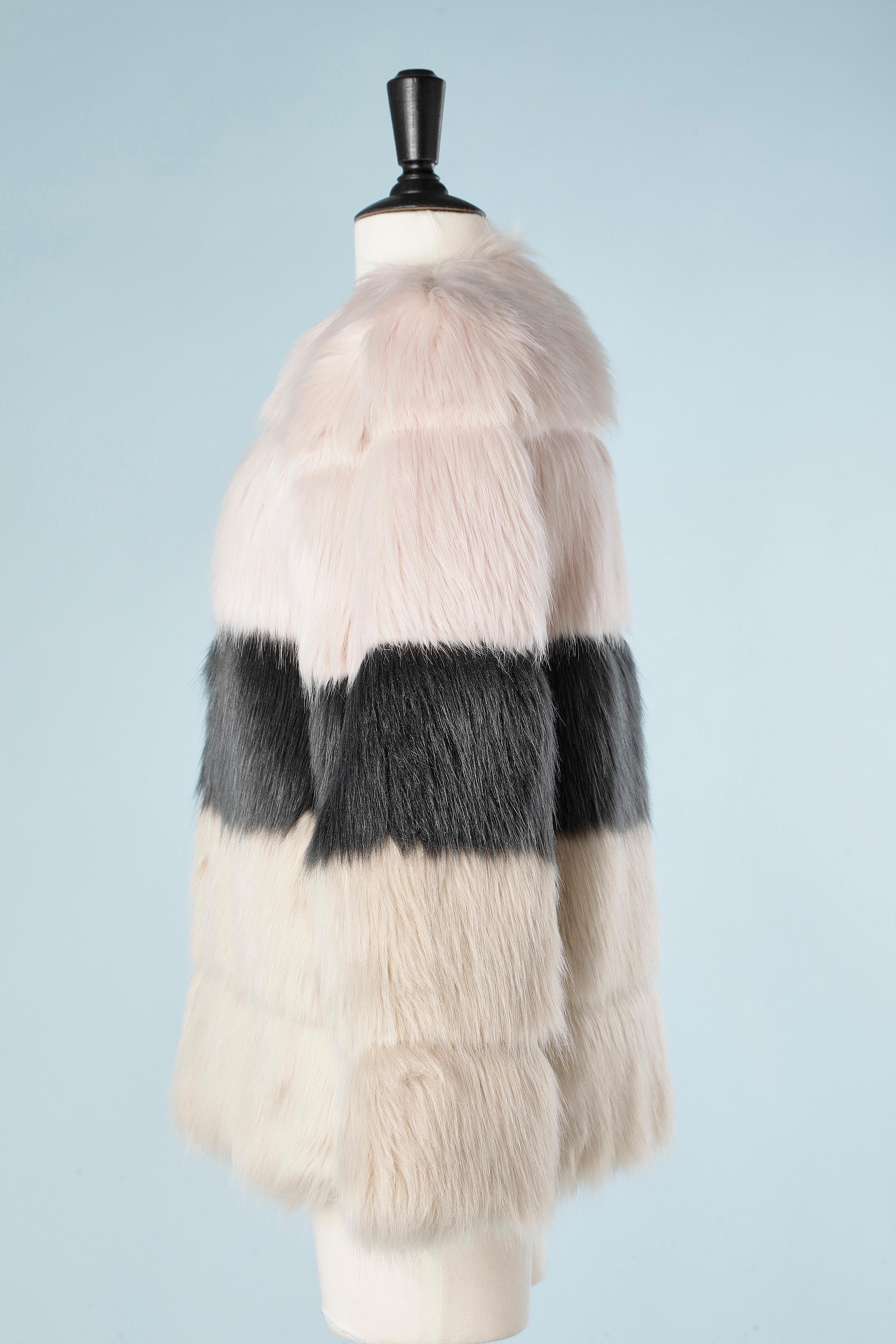 Rosa, grau und beige Kunstfelljacke SILVIAN HEACH Neu mit Etikett im Zustand „Neu“ im Angebot in Saint-Ouen-Sur-Seine, FR