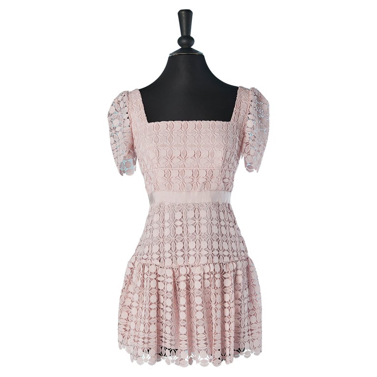 Robe de cocktail en guipure rose Self-Portrait New En vente sur