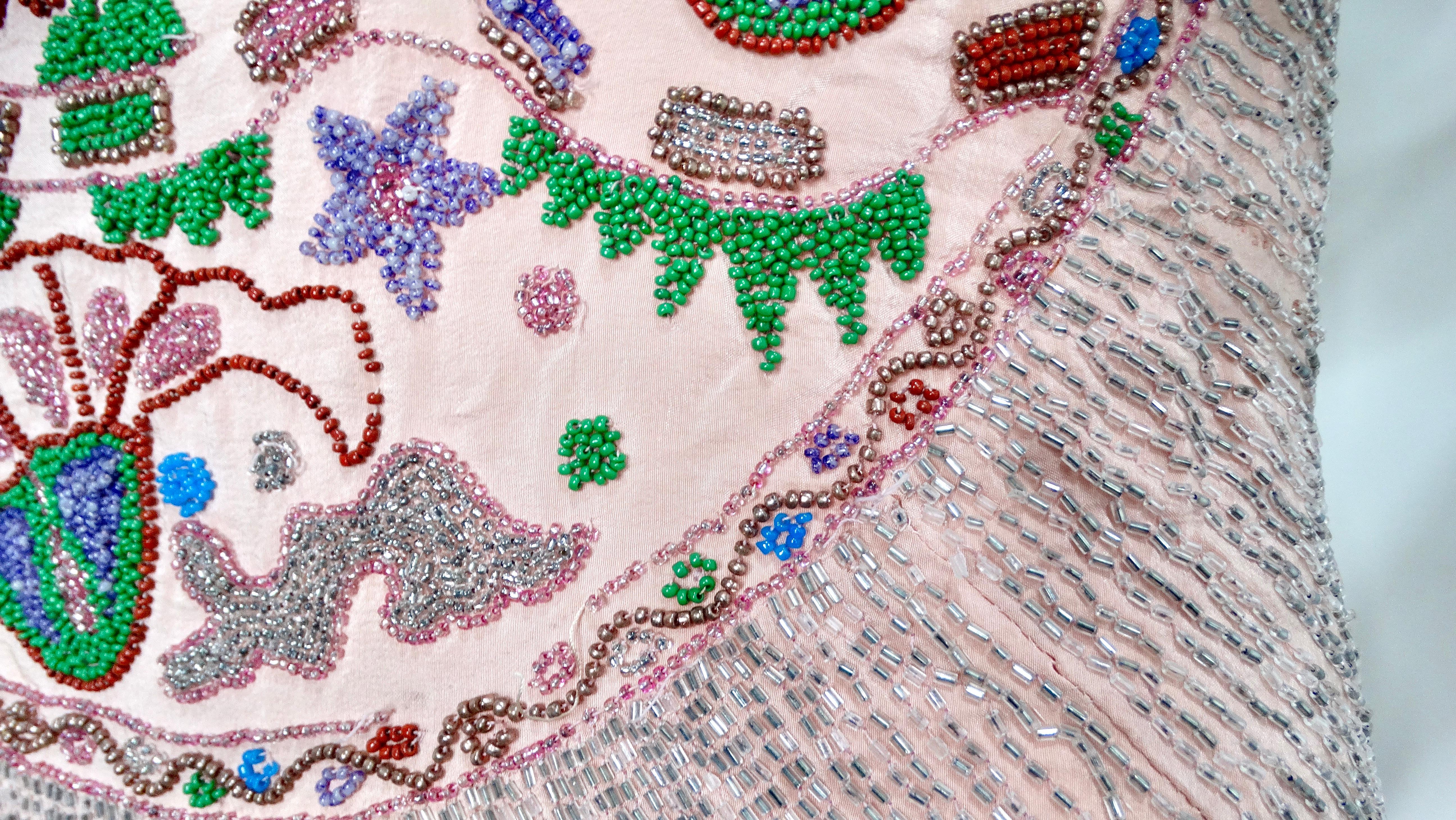 Pink Handmade Glass Beaded Embroidery Print Sleeveless Dress circa 1940s In Fair Condition For Sale In Scottsdale, AZ