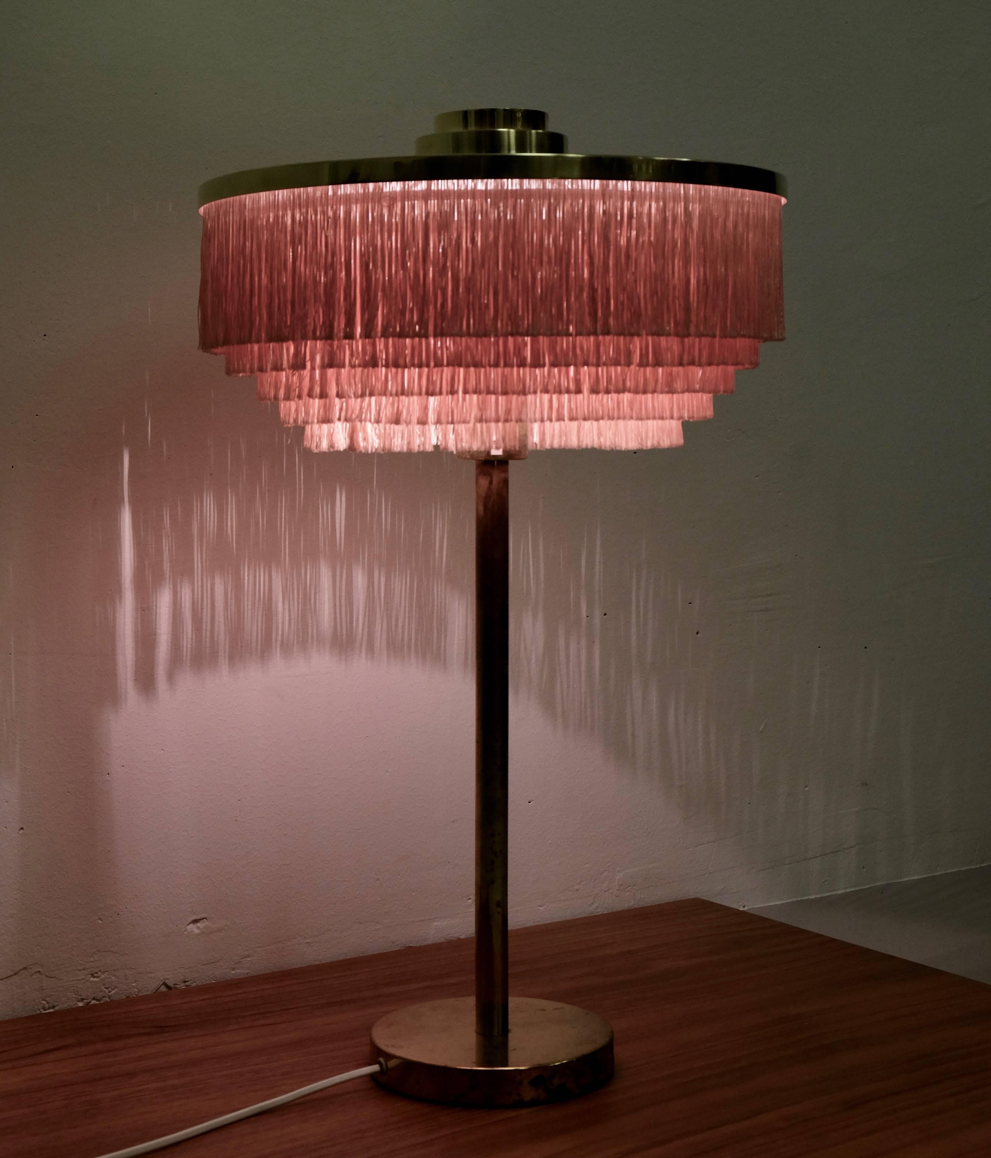 Milieu du XXe siècle Lampe de bureau rose Hans-Agne Jakobsson modèle B-138 en laiton, années 1960 en vente