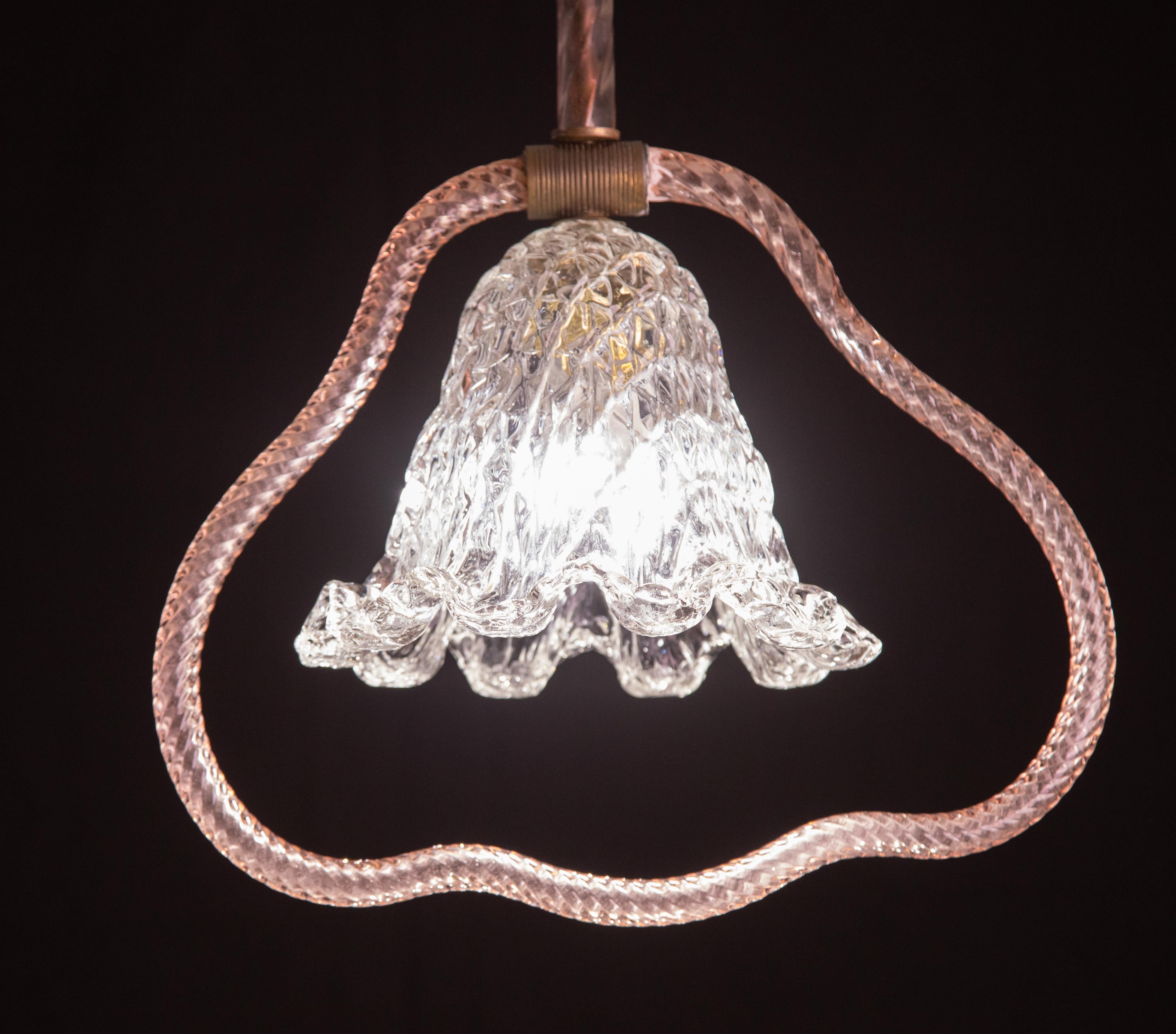 Stunning Murano chandelier by artist Barovier e Toso with rare pink glass.
2 glass are pink, the central cup and the rose are white.
It mounts a European standard e27 lamp.
It measures 80 centimetres in height and 40 centimetres in width.