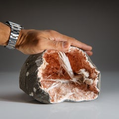 Geode di Heulandite rosa e Scolecite dal distretto di Nasik, Maharashtra, India