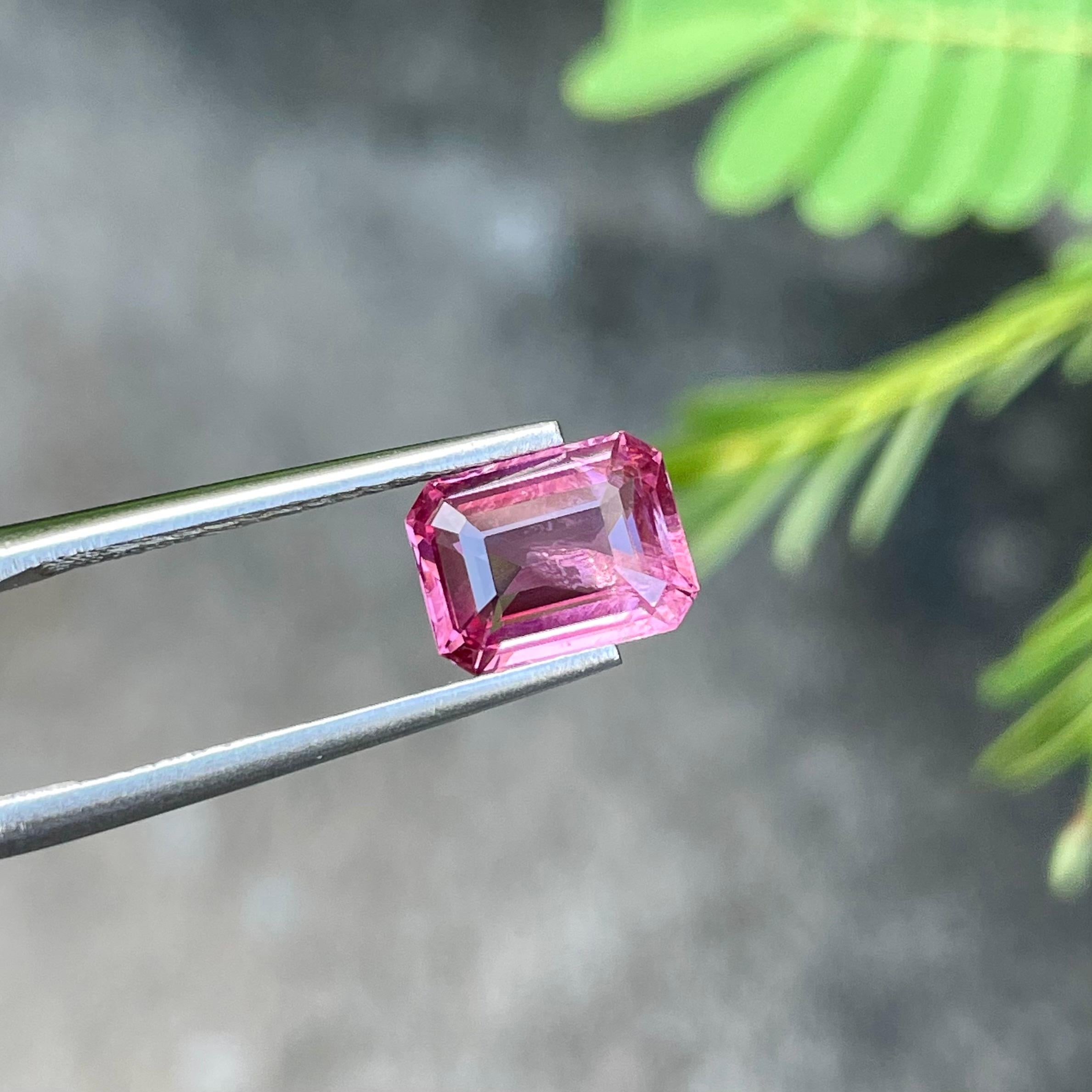Pink Hued Loose Spinel 2.20 carats Emerald Cut Natural Brumes Gemstone In New Condition For Sale In Bangkok, TH
