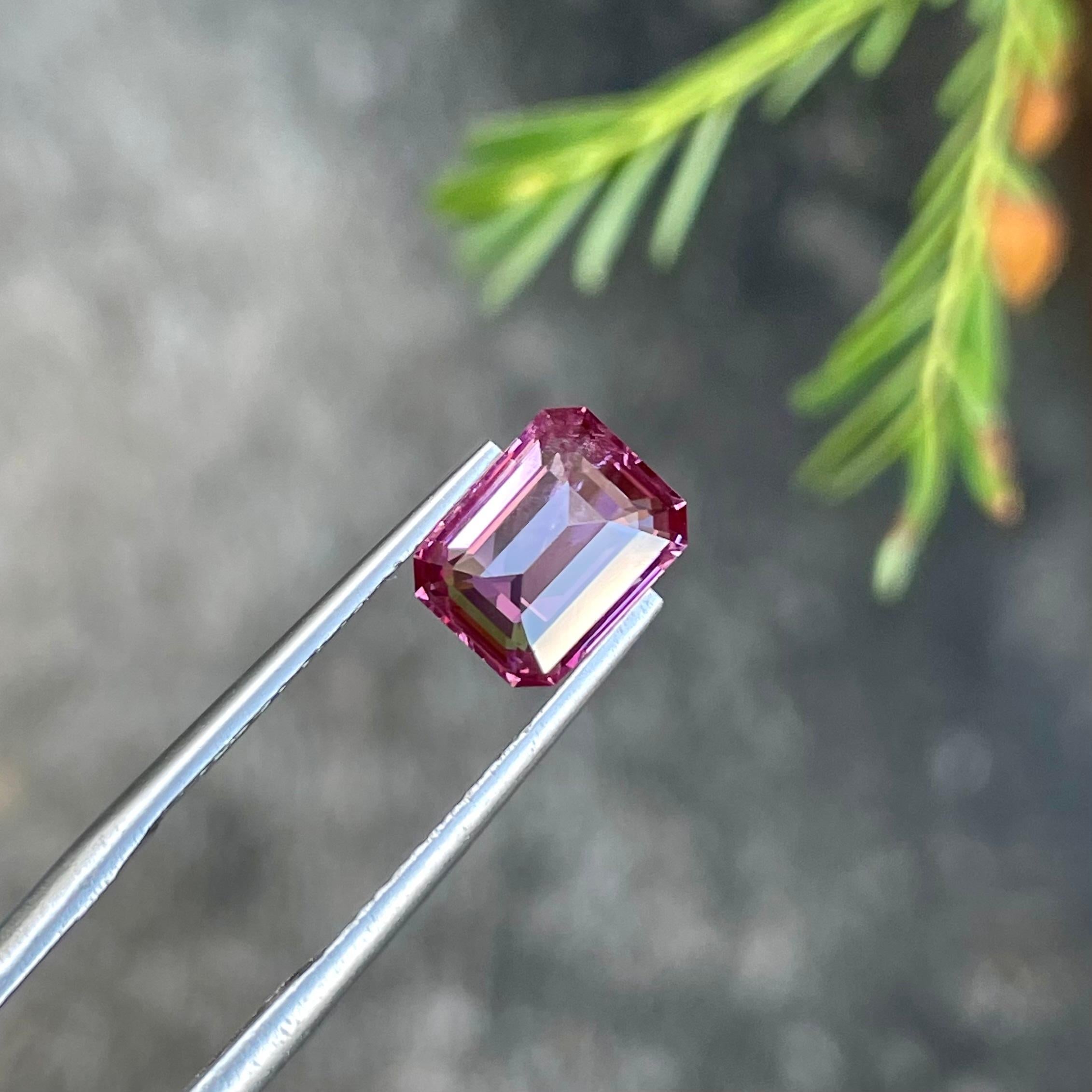 Women's or Men's Pink Hued Loose Spinel 2.20 carats Emerald Cut Natural Brumes Gemstone For Sale