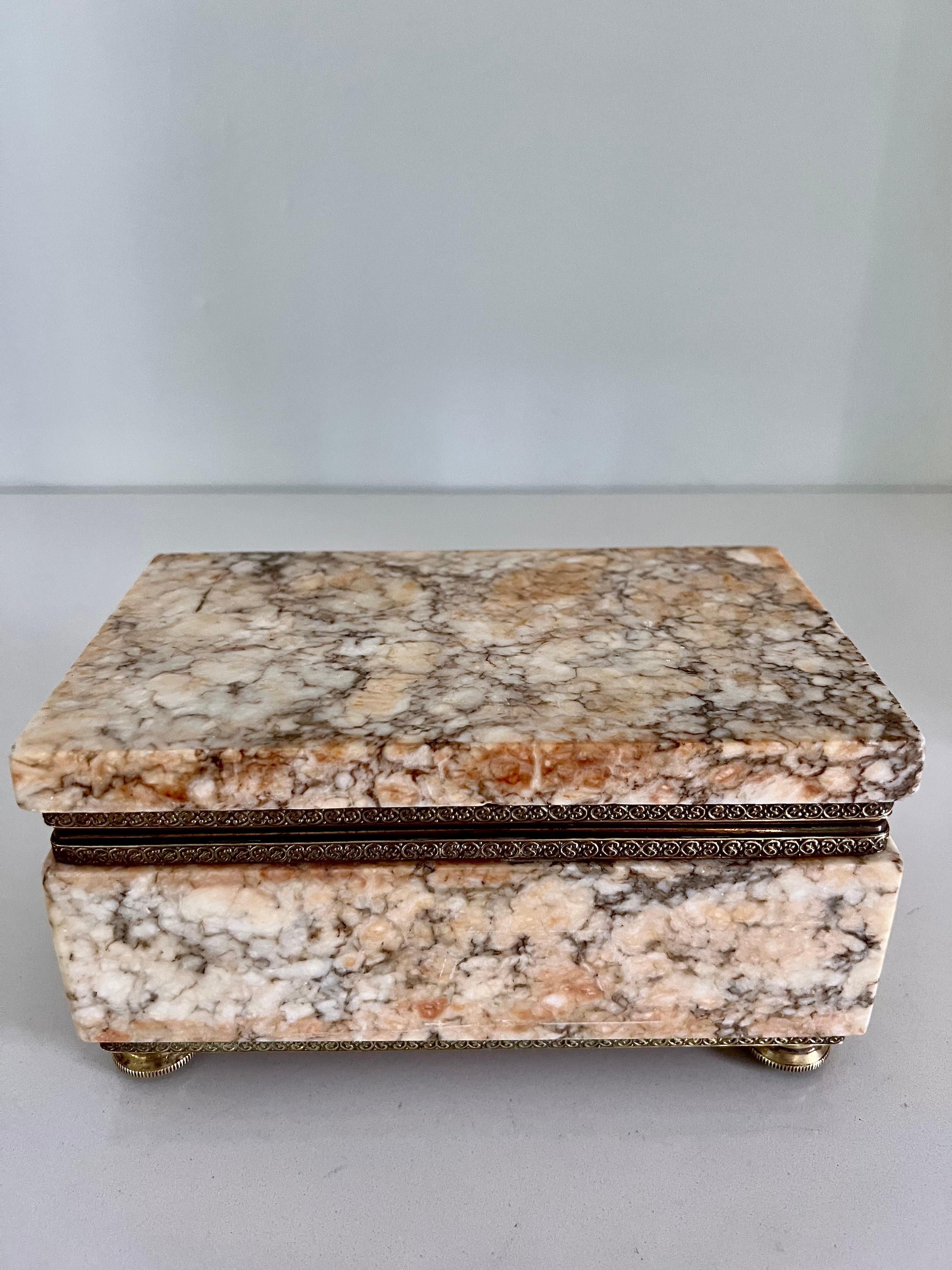 Pink Italian Alabaster Box In Good Condition In Los Angeles, CA