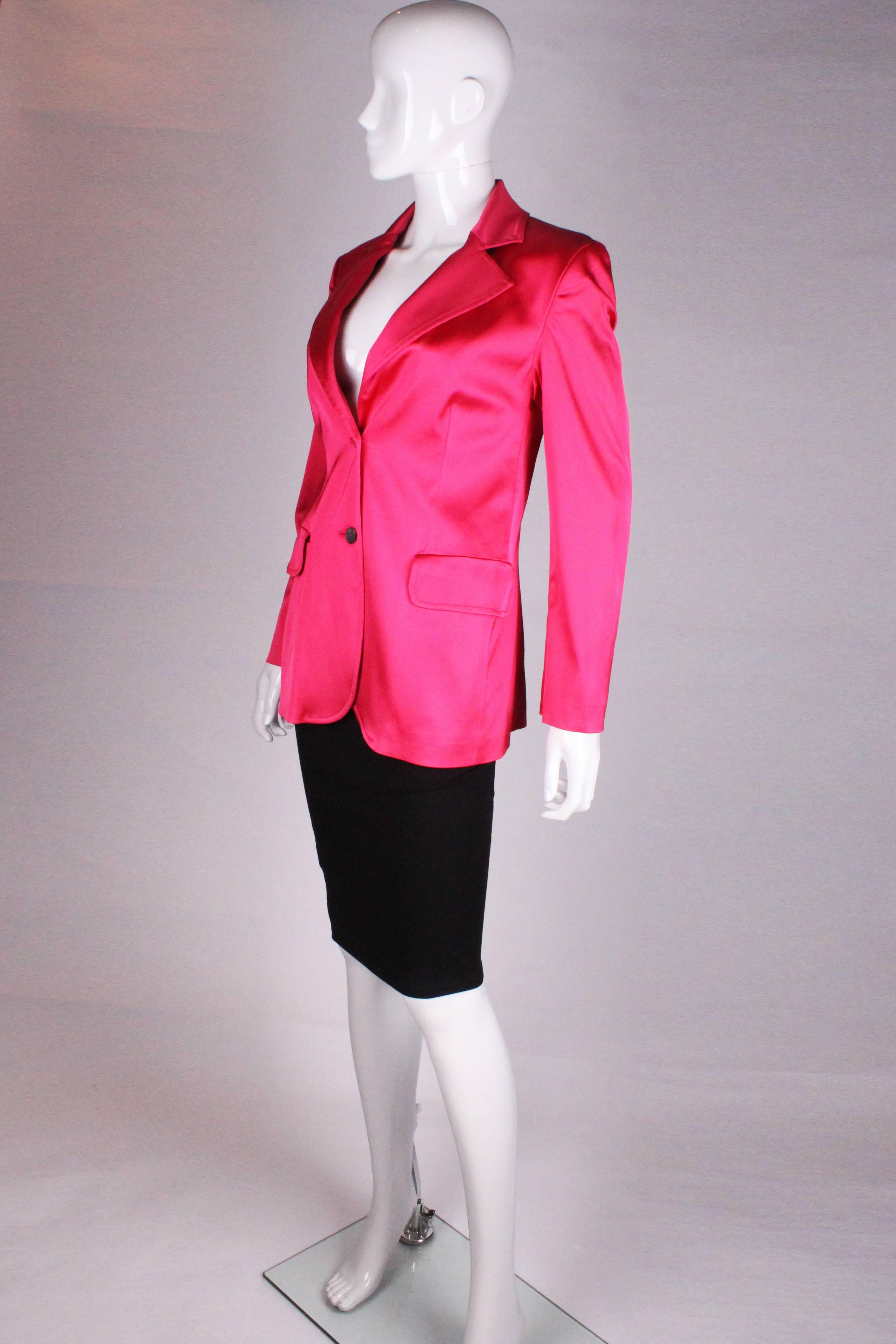 A great jacket for Spring, by Valentino - Red line. In a stand out pink with a wonderful lining (black background with pink and red petal print), this jacket has two pockets at hip level, a 2 button central fastening and three buttons on each cuff.
