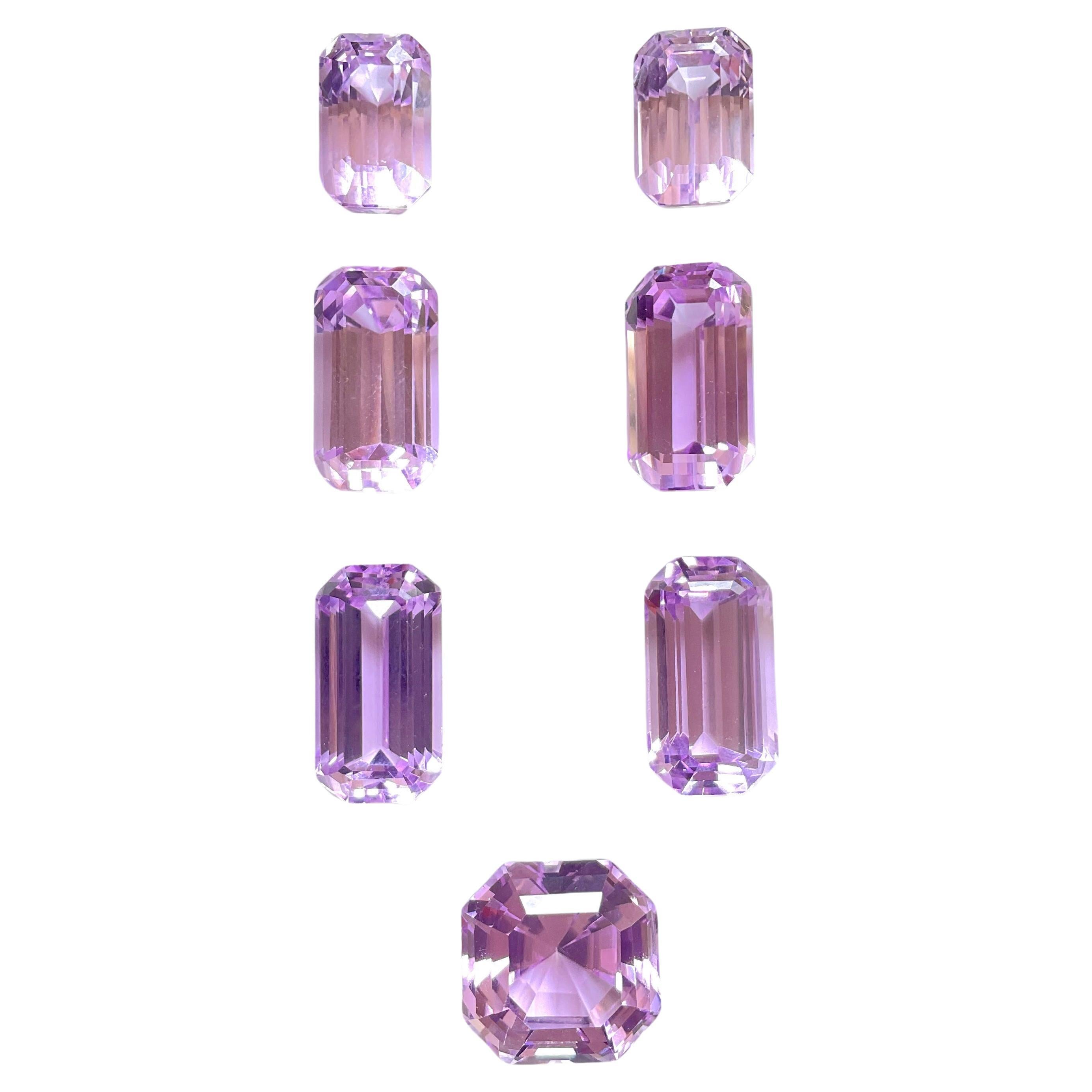 This piece is in a sweet bright pink, the unique cutting style, can be an interesting material for eye-catching jewelry.
Pink Kunzite 171.57 carats Layout Natural Cut Stone For Fine Gem Jewellery Gem
Weight: 171.57 Carats
Size - Size - Octagon
