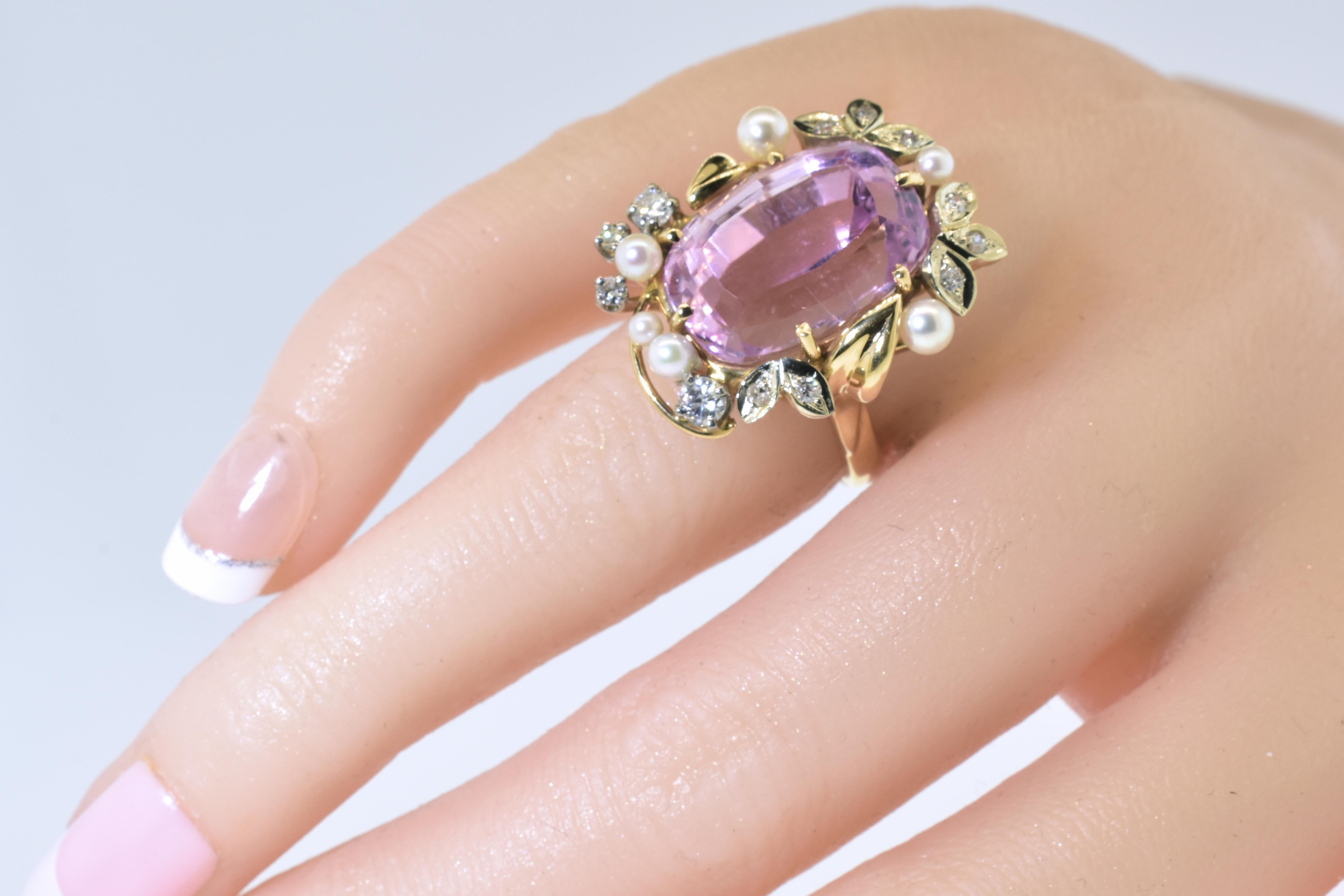 Pink Kunzite, Diamond and Pearl Suite in Platinum and Gold, circa 1935 5