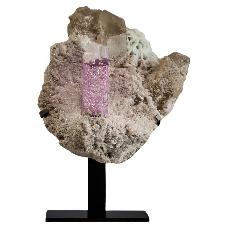 Pink Kunzite on Quartz and Calcite Matrix in vendita