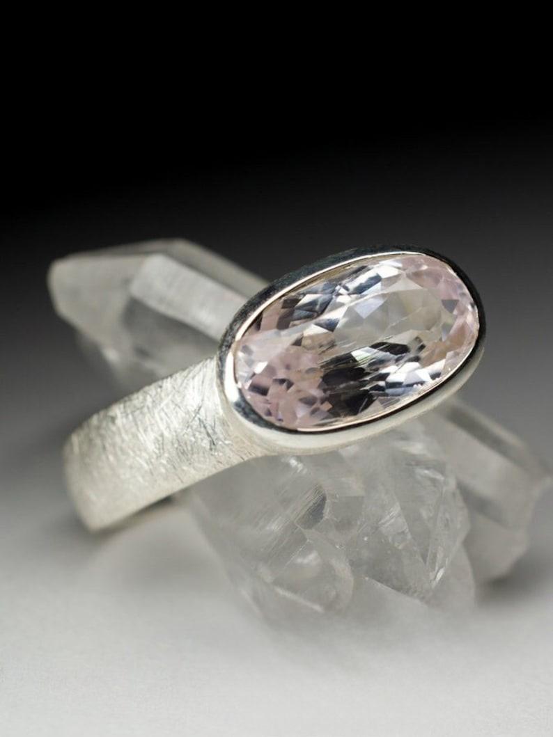 Pink Kunzite Silver Ring Natural Pink Oval Gemstone Unisex Jewelry Gift vintage For Sale 3