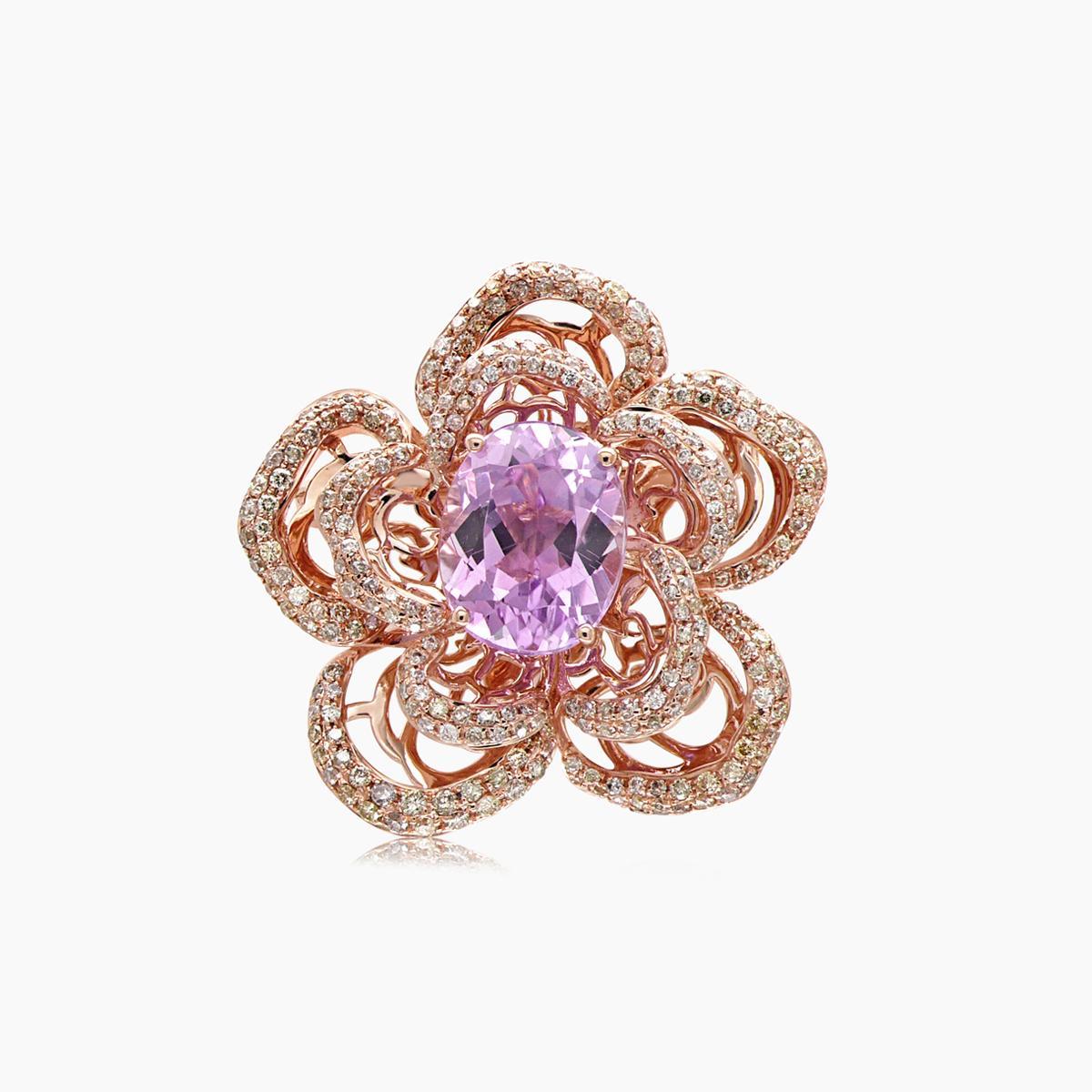 Taglio misto Anello in oro rosa 18 carati con Kunzite rosa e diamanti bianchi incastonati a pavé con il fiore di Lilly in vendita