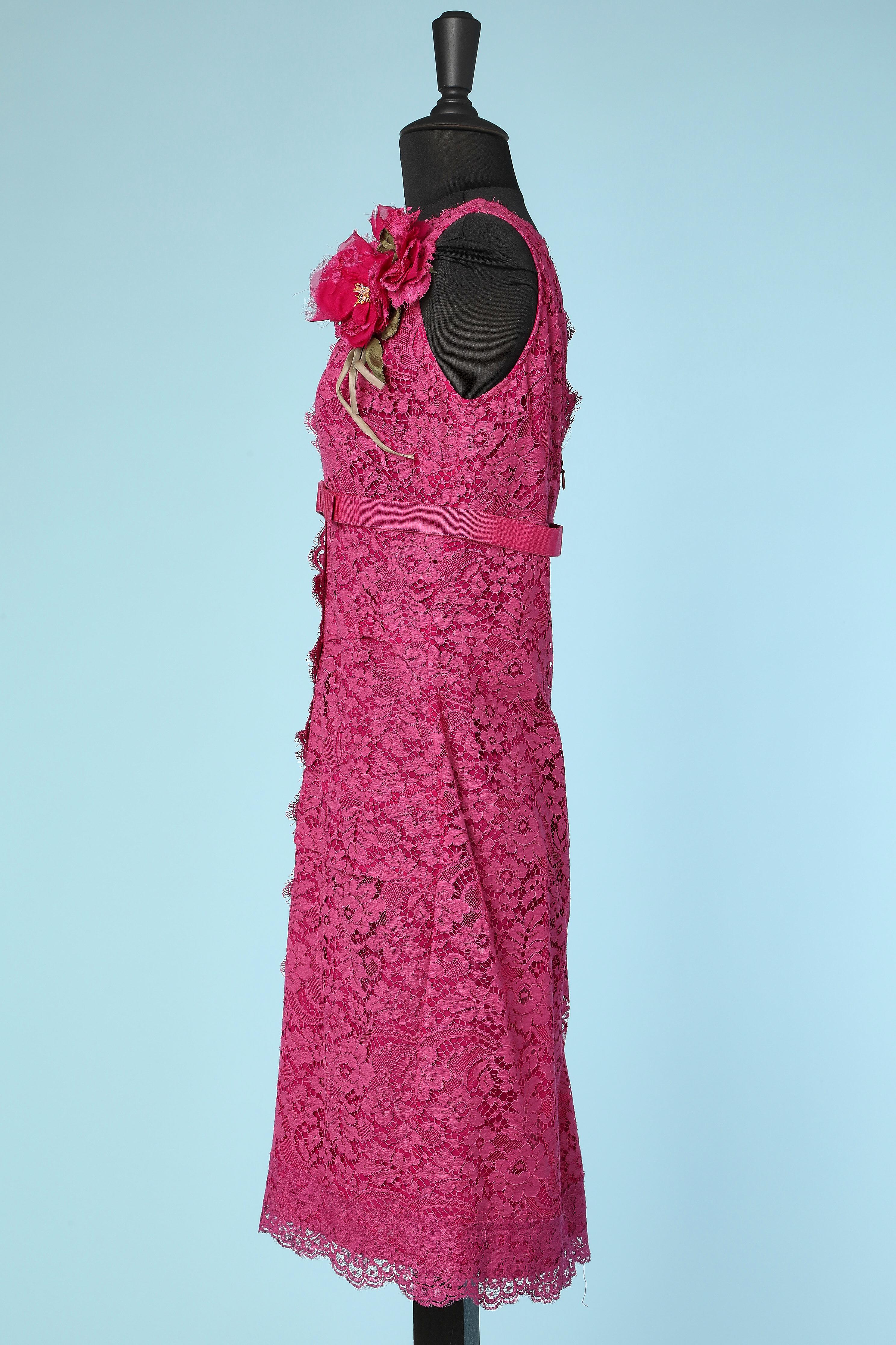 Pink lace cocktail dress with fabric flower embellishment Dolce & Gabbana In Excellent Condition For Sale In Saint-Ouen-Sur-Seine, FR